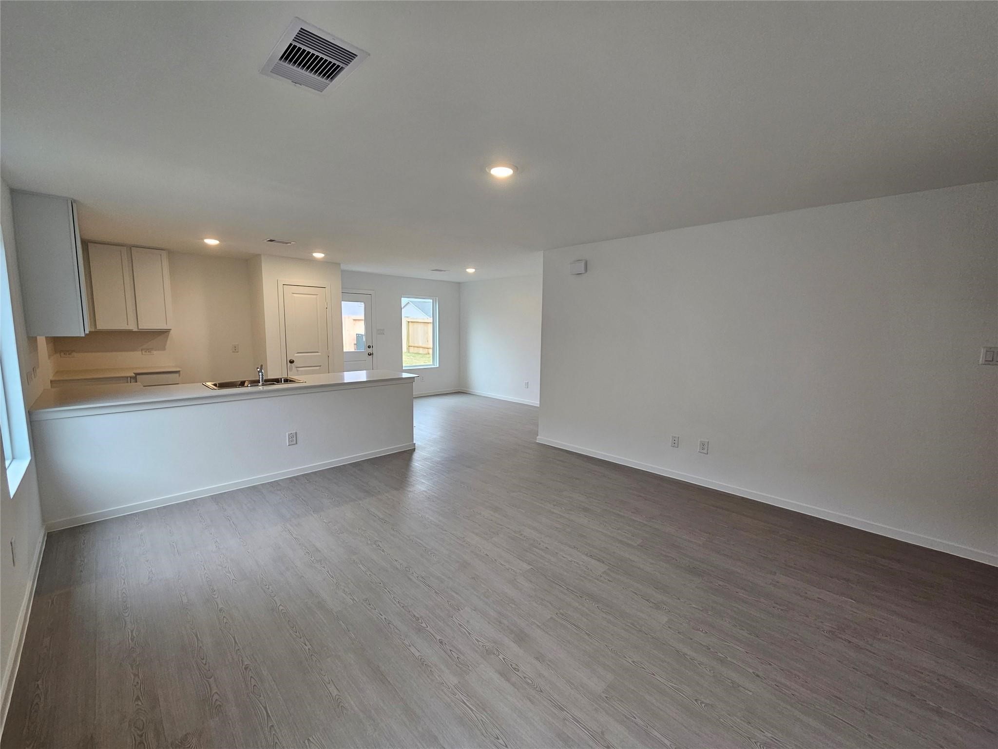 383 Kingston Way Property Photo
