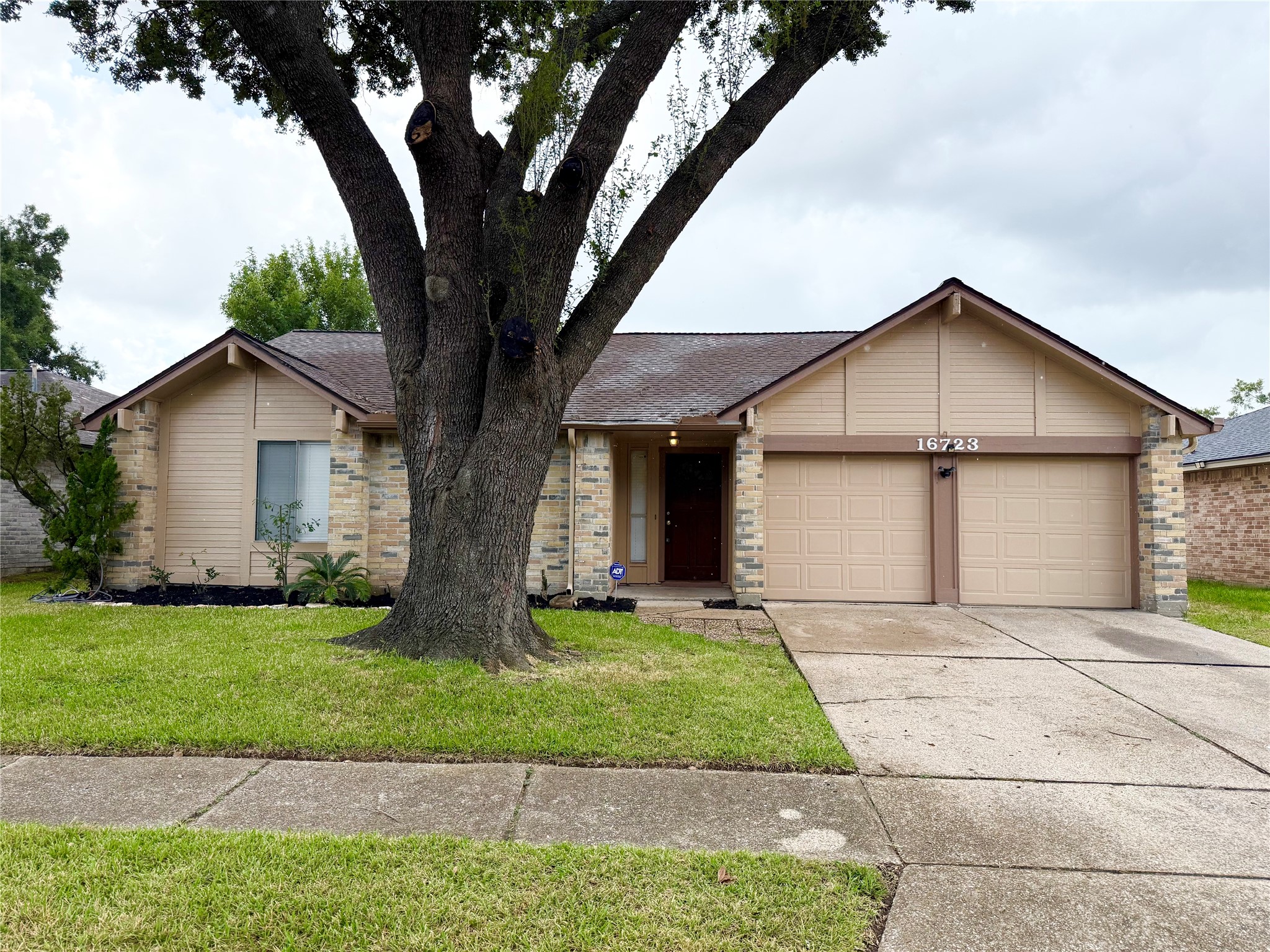 16723 Summer Dawn Lane Property Photo 1