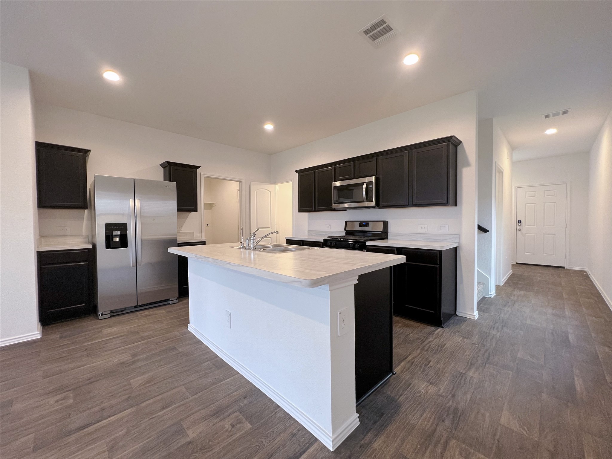 14927 Cypress Hollow Drive Property Photo 8