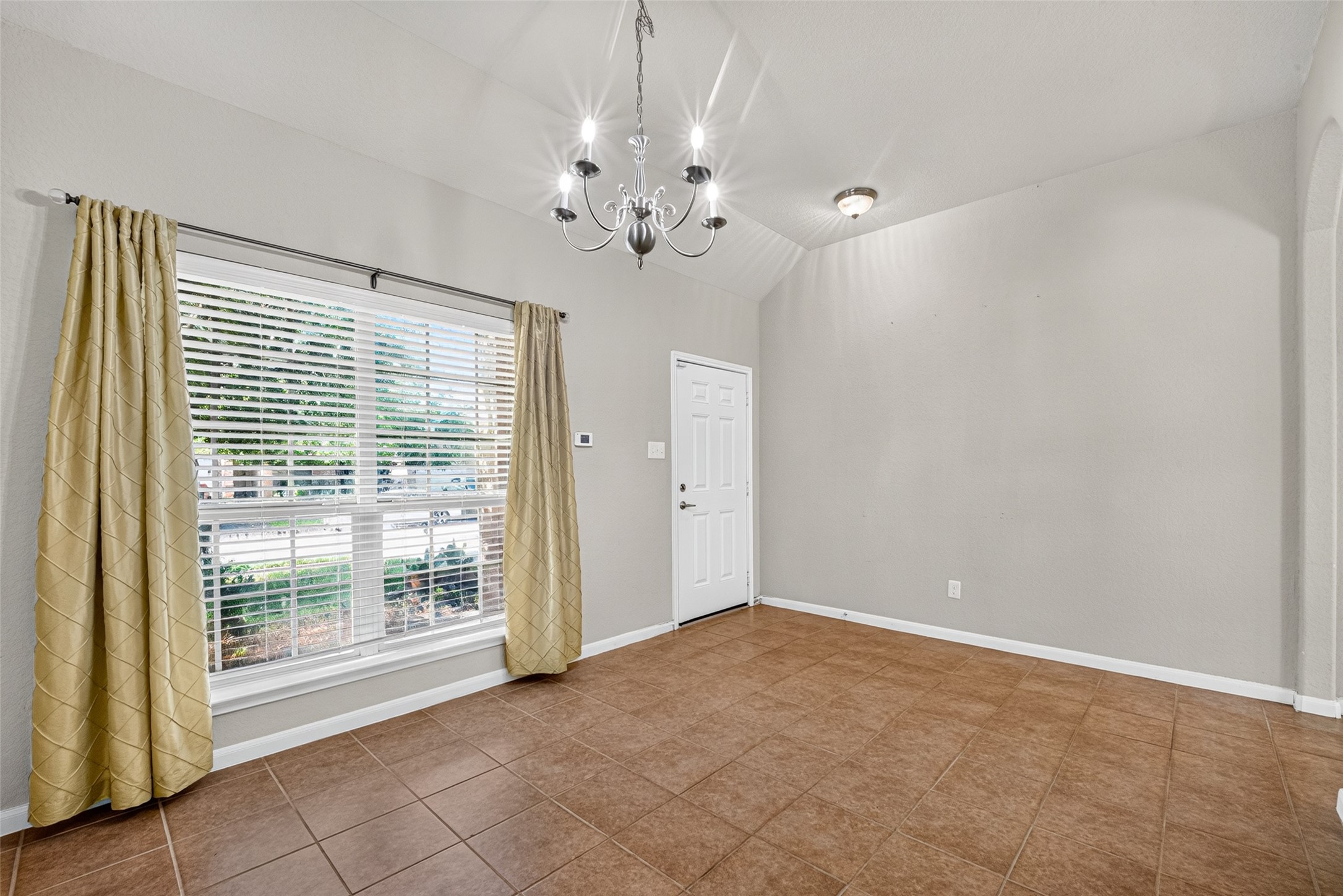 15723 Mountain Mist Trail Property Photo 9