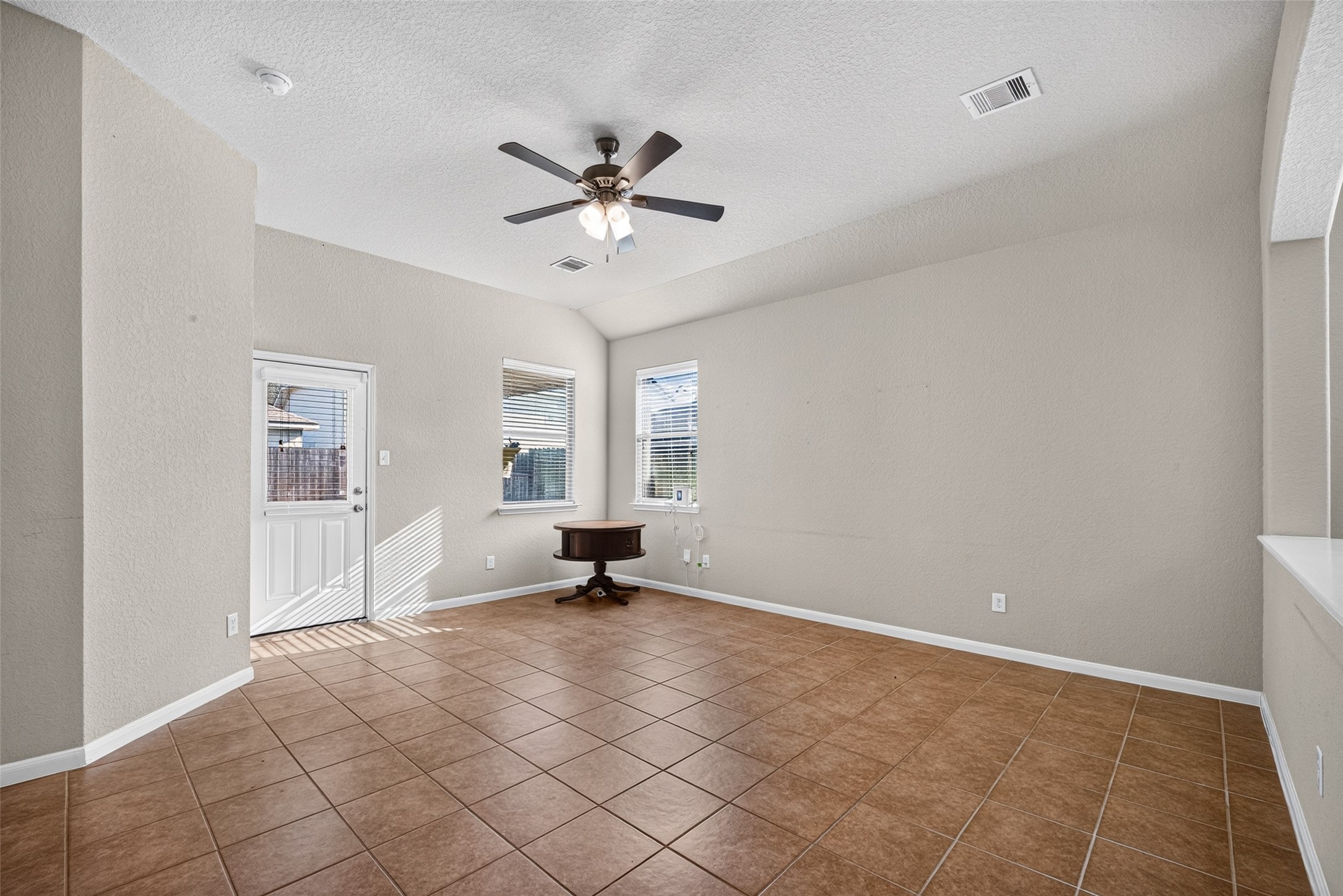 15723 Mountain Mist Trail Property Photo 10