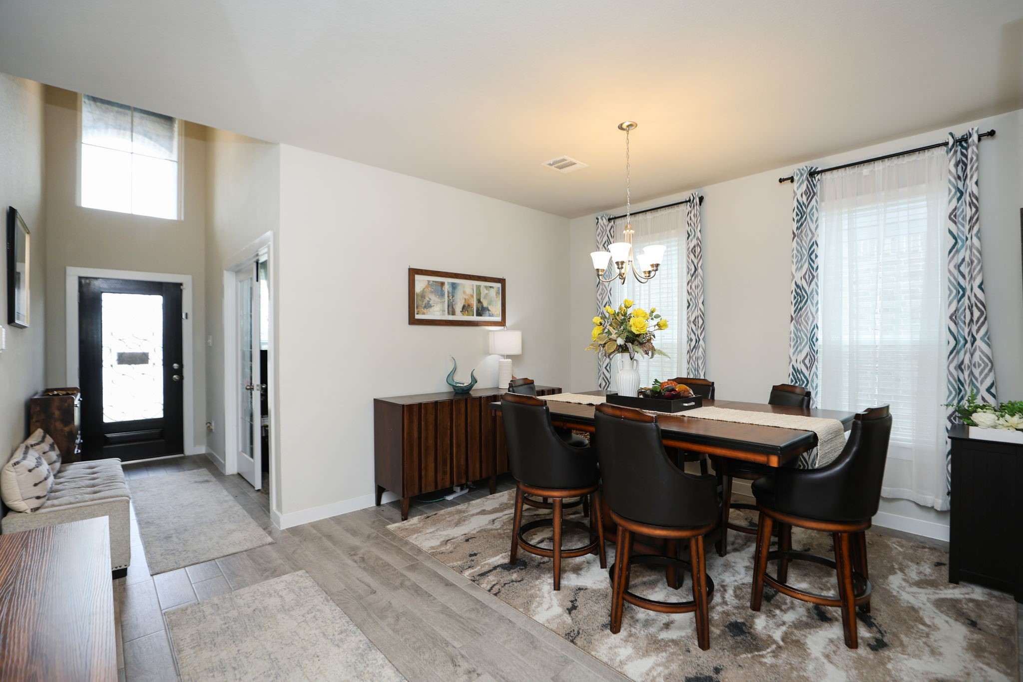 5511 Gothic Oak Drive Property Photo 4