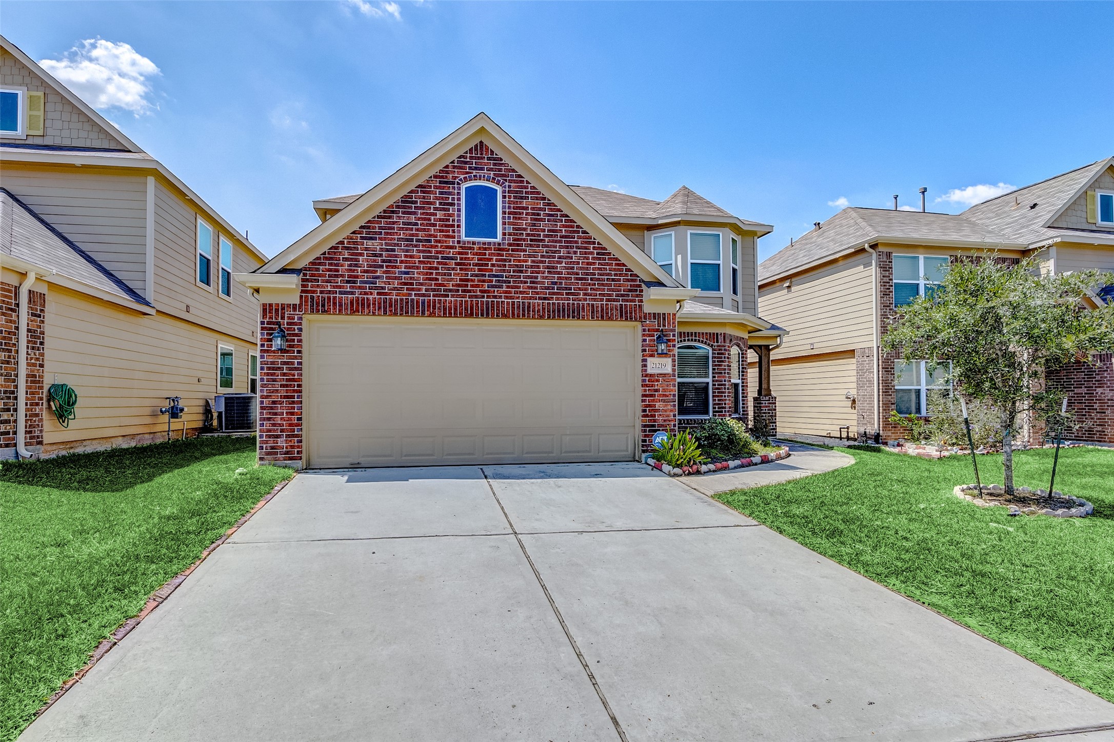 21219 Fox Hillside Way Property Photo 3