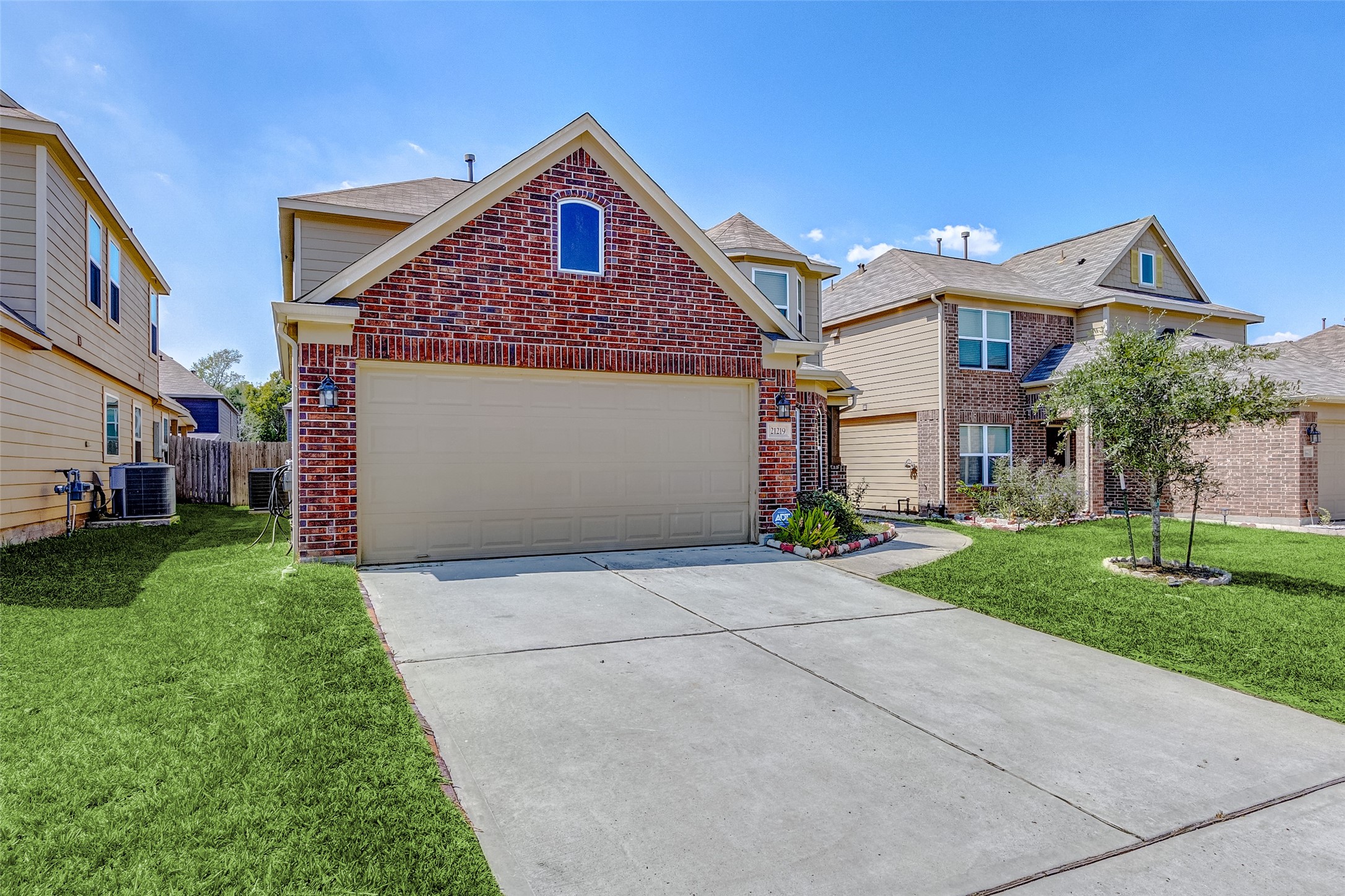 21219 Fox Hillside Way Property Photo 4