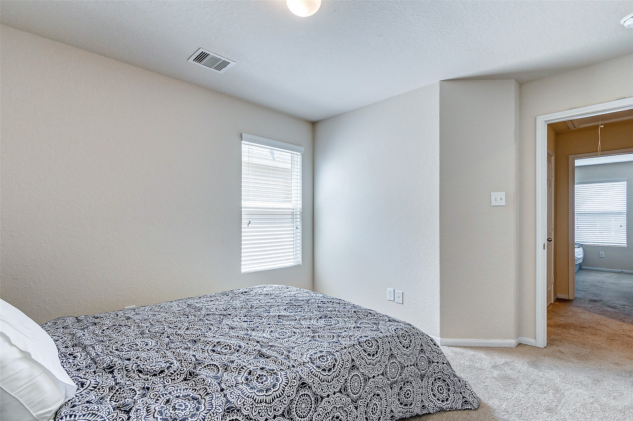 21219 Fox Hillside Way Property Photo 33