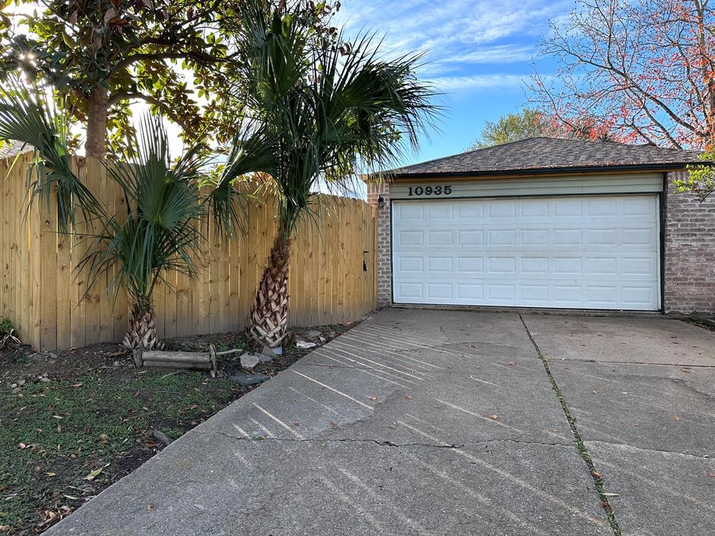10935 Berry Tree Drive Property Photo