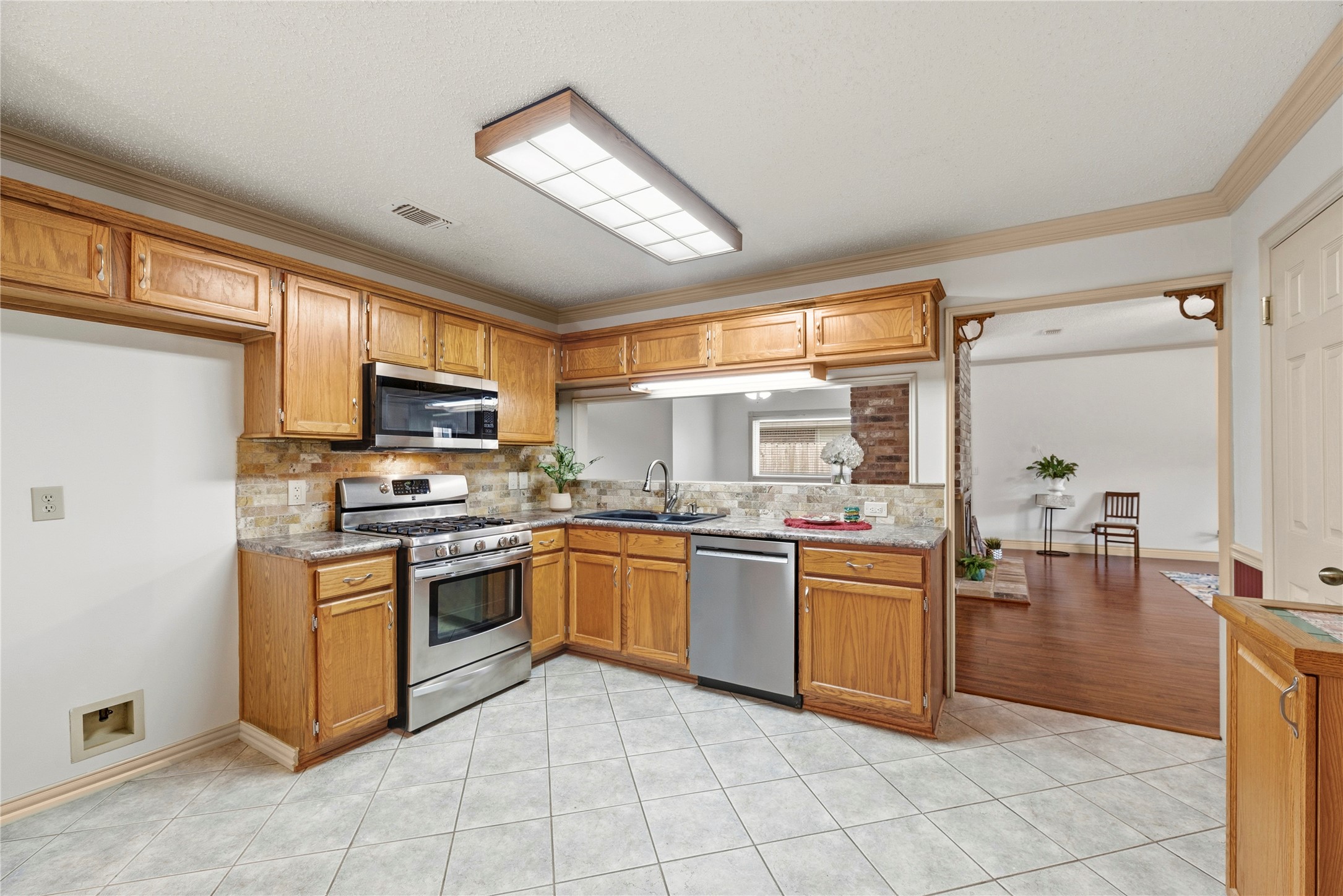 3323 Autumn Bridge Lane Property Photo 12
