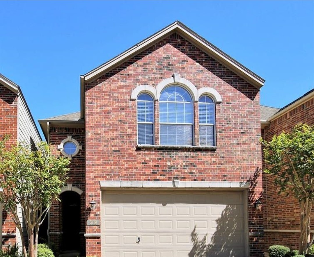 5119 Oasis Park Property Photo 1