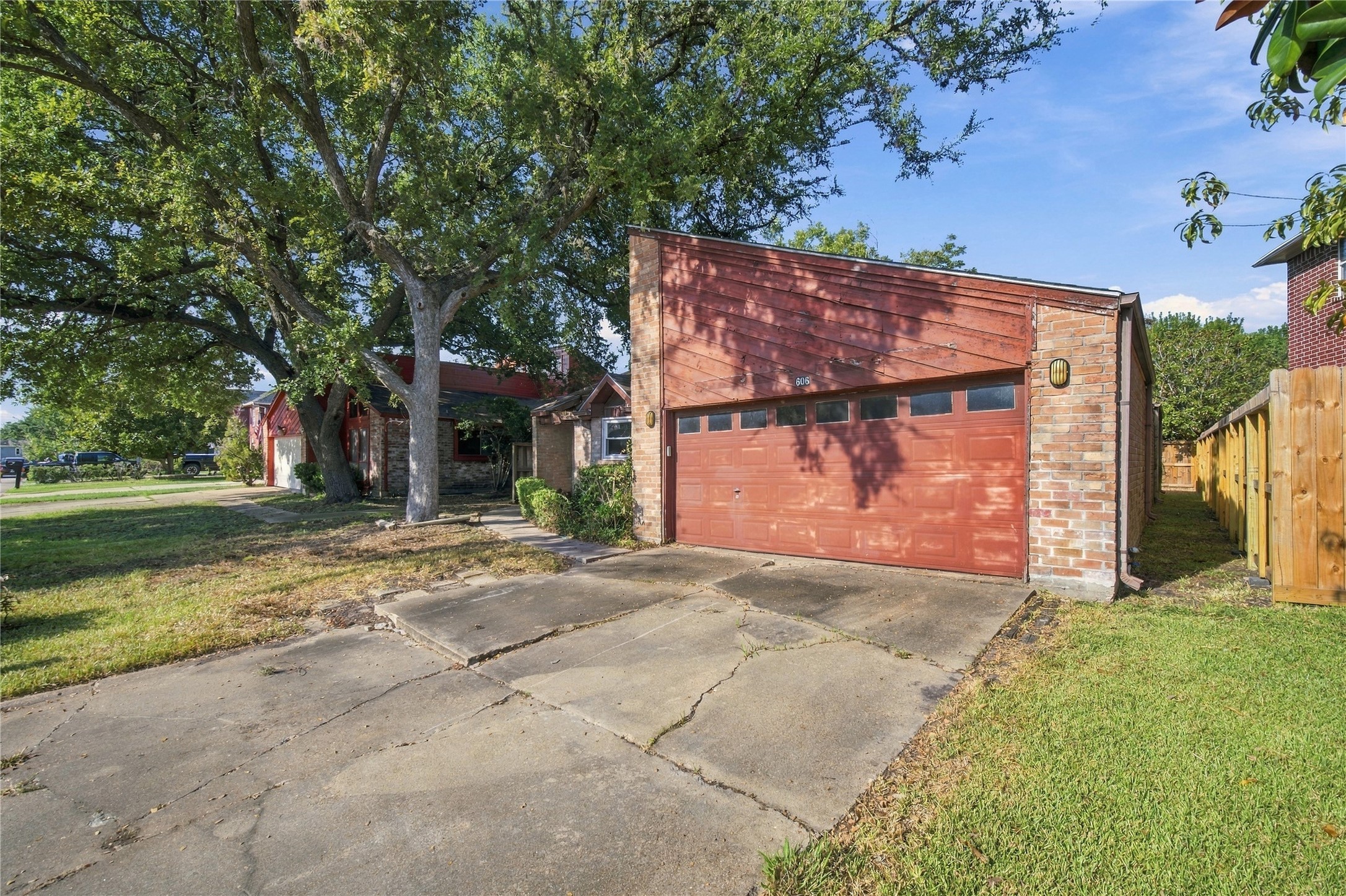 606 Meadow Knoll Drive Property Photo 2