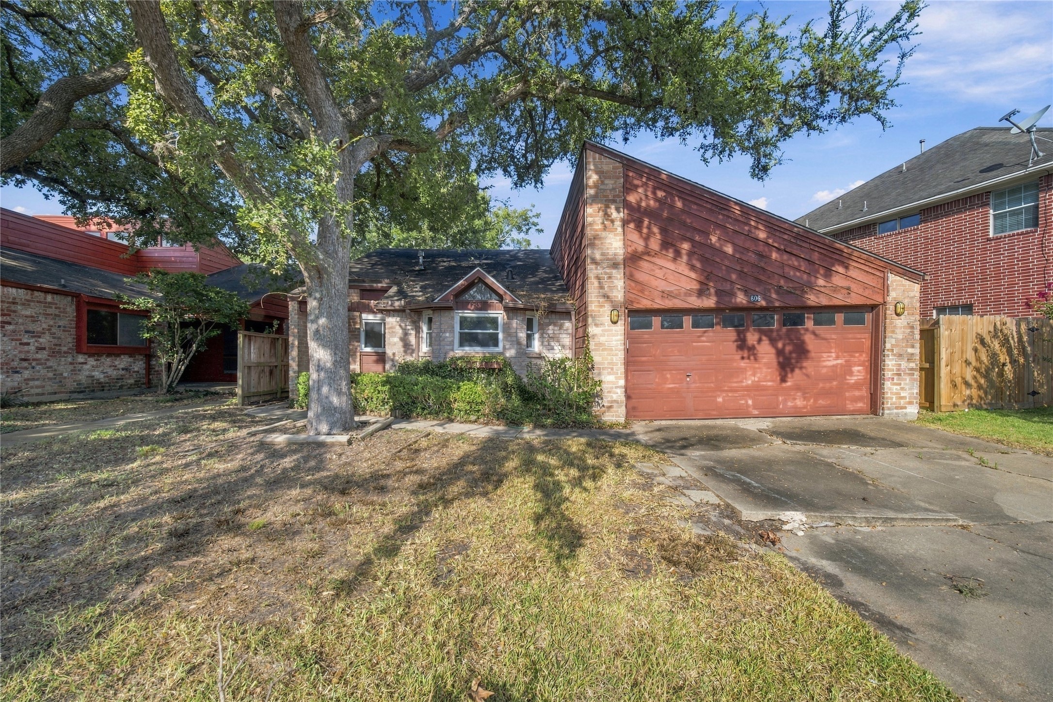 606 Meadow Knoll Drive Property Photo 3
