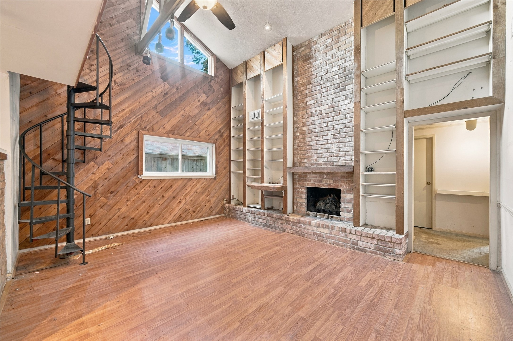 606 Meadow Knoll Drive Property Photo 8