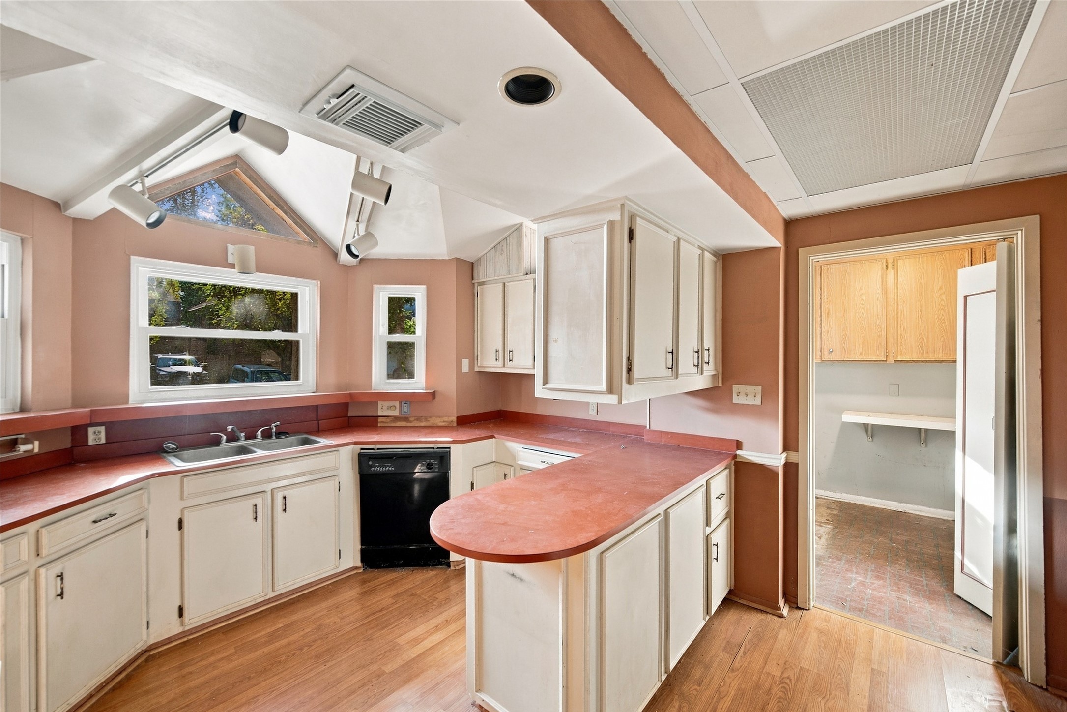 606 Meadow Knoll Drive Property Photo 15