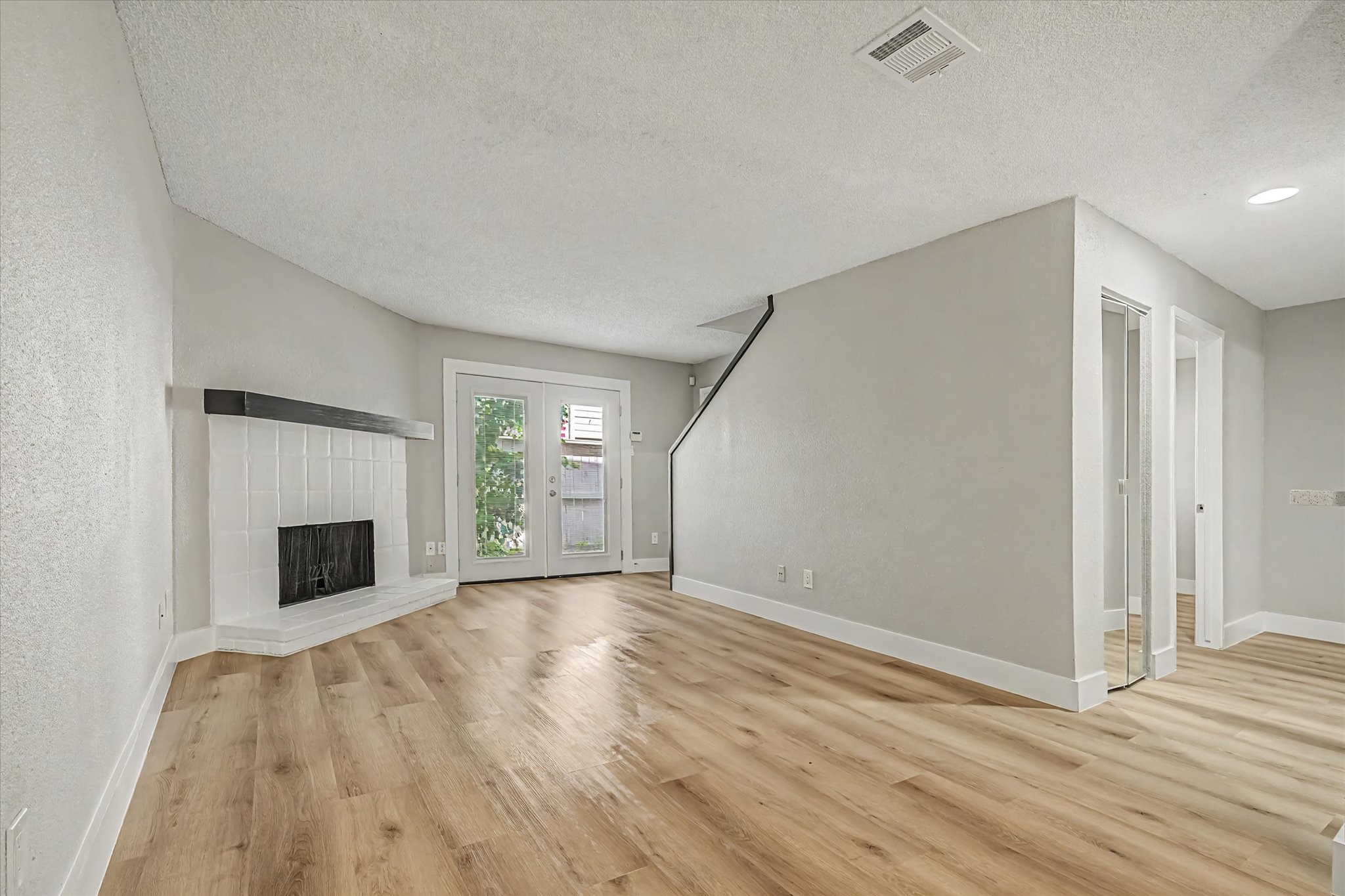 9552 Windswept Lane 9552 Property Photo 5