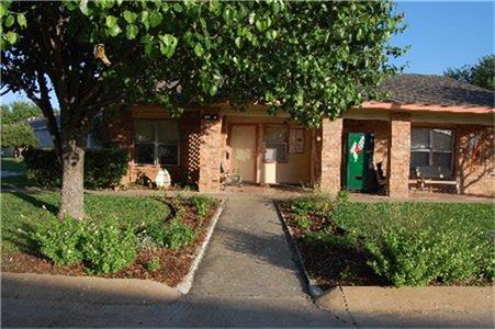 100 Windwood Drive Property Photo 3