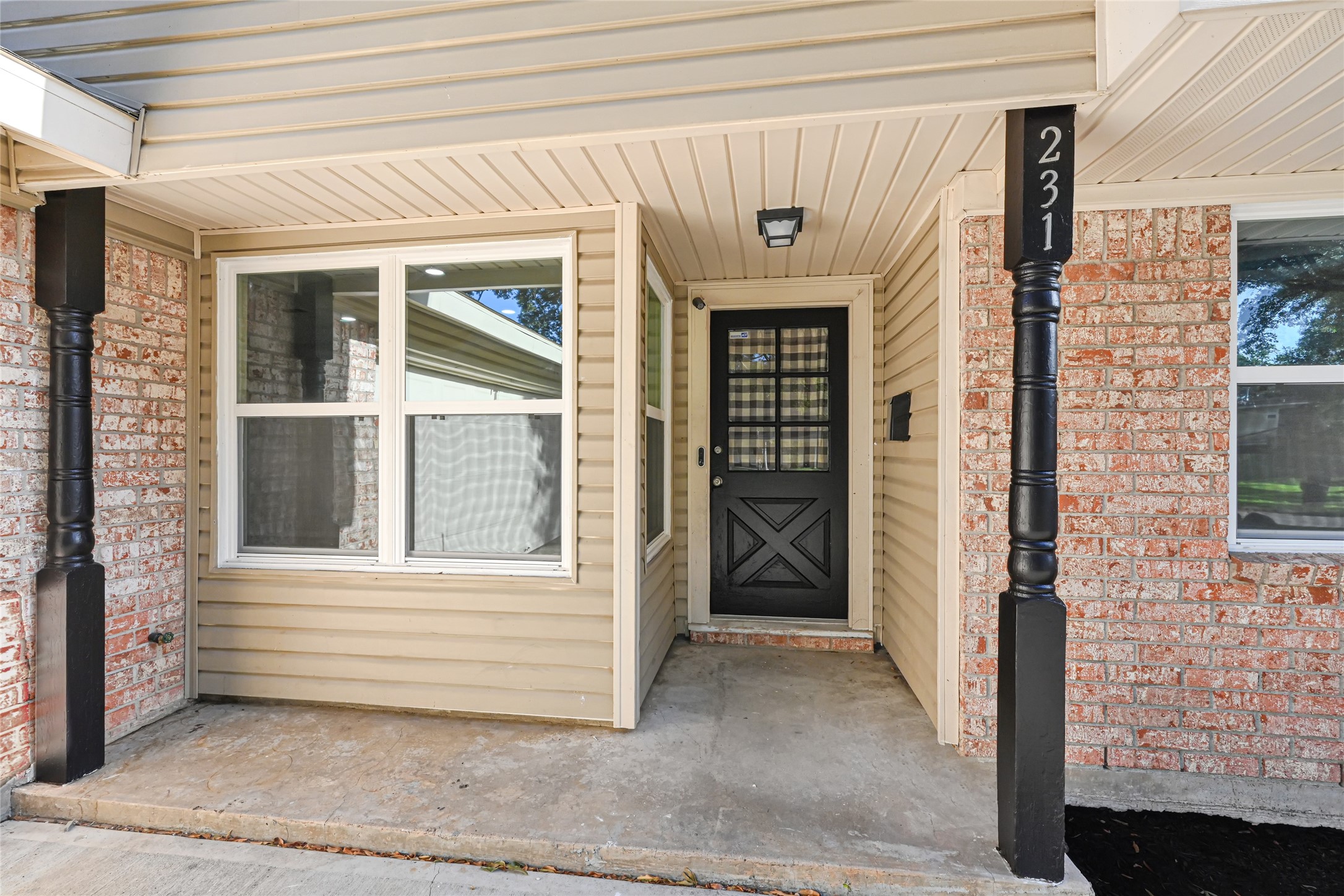 231 Ravenhead Drive Property Photo 3