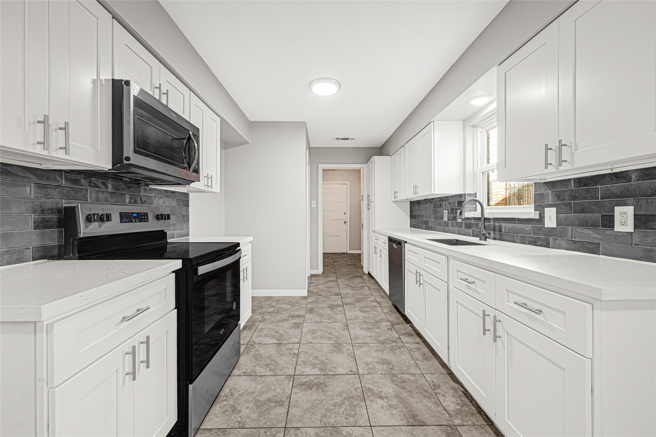 231 Ravenhead Drive Property Photo 12