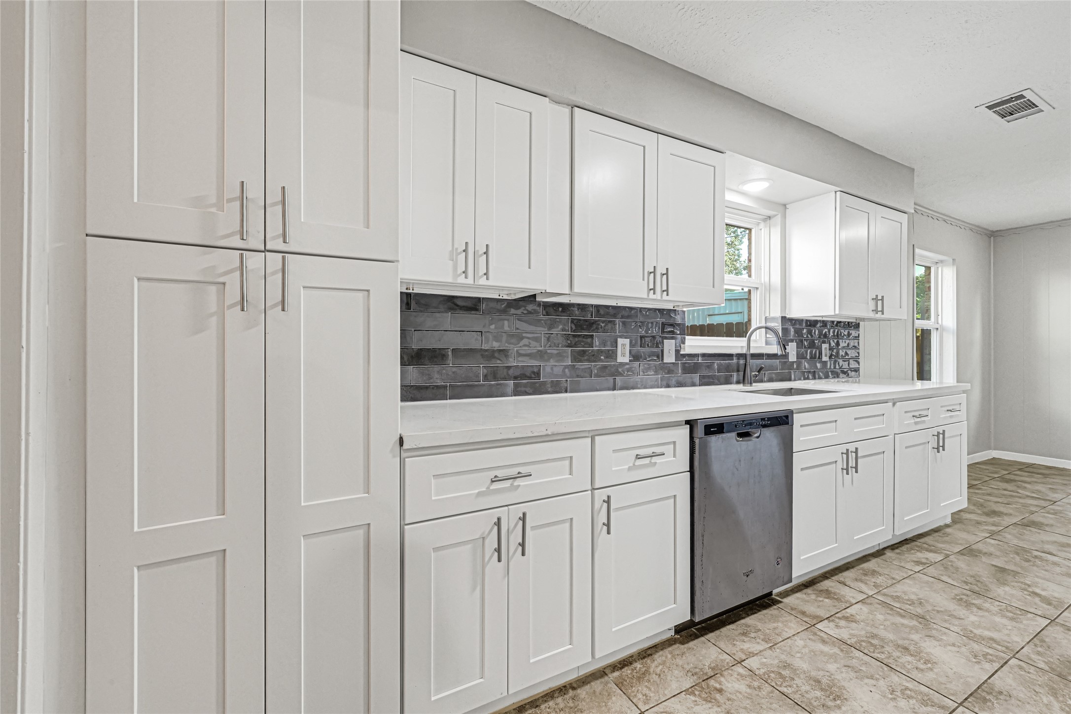 231 Ravenhead Drive Property Photo 14