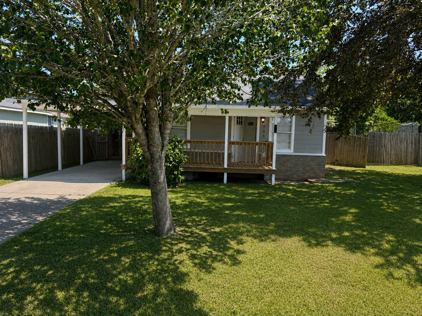 705 Collins Street Property Photo 1