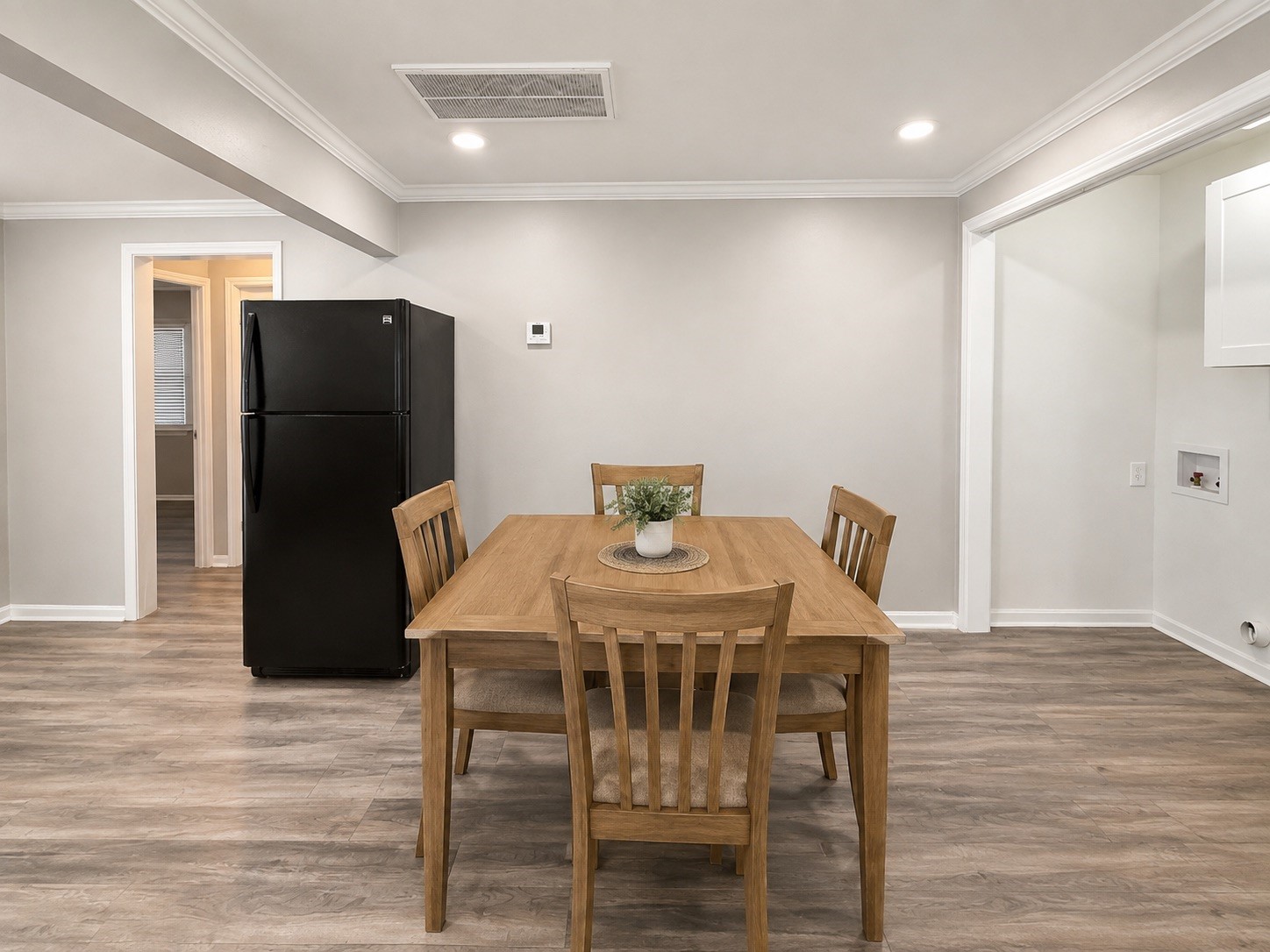 705 Collins Street Property Photo 4