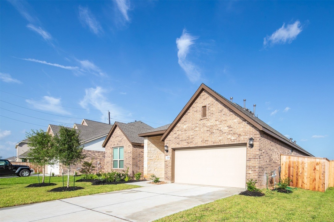2515 Olivine Stone Drive Property Photo 3