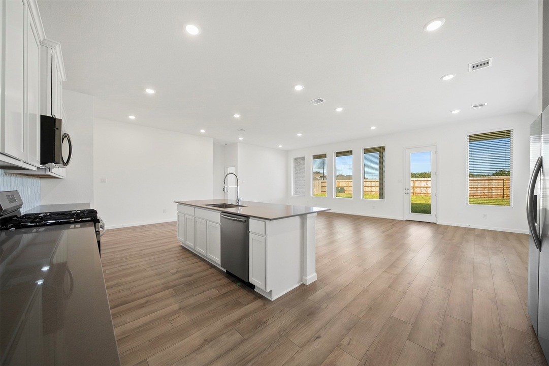 2515 Olivine Stone Drive Property Photo 8