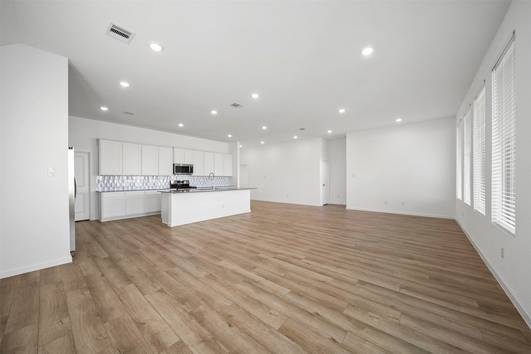 2515 Olivine Stone Drive Property Photo 9
