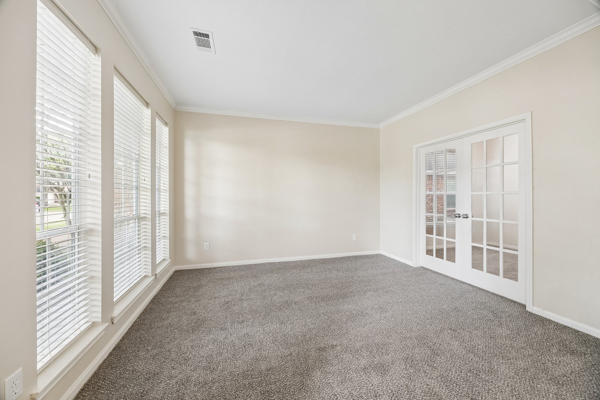 18502 Mill Path Court Property Photo 7