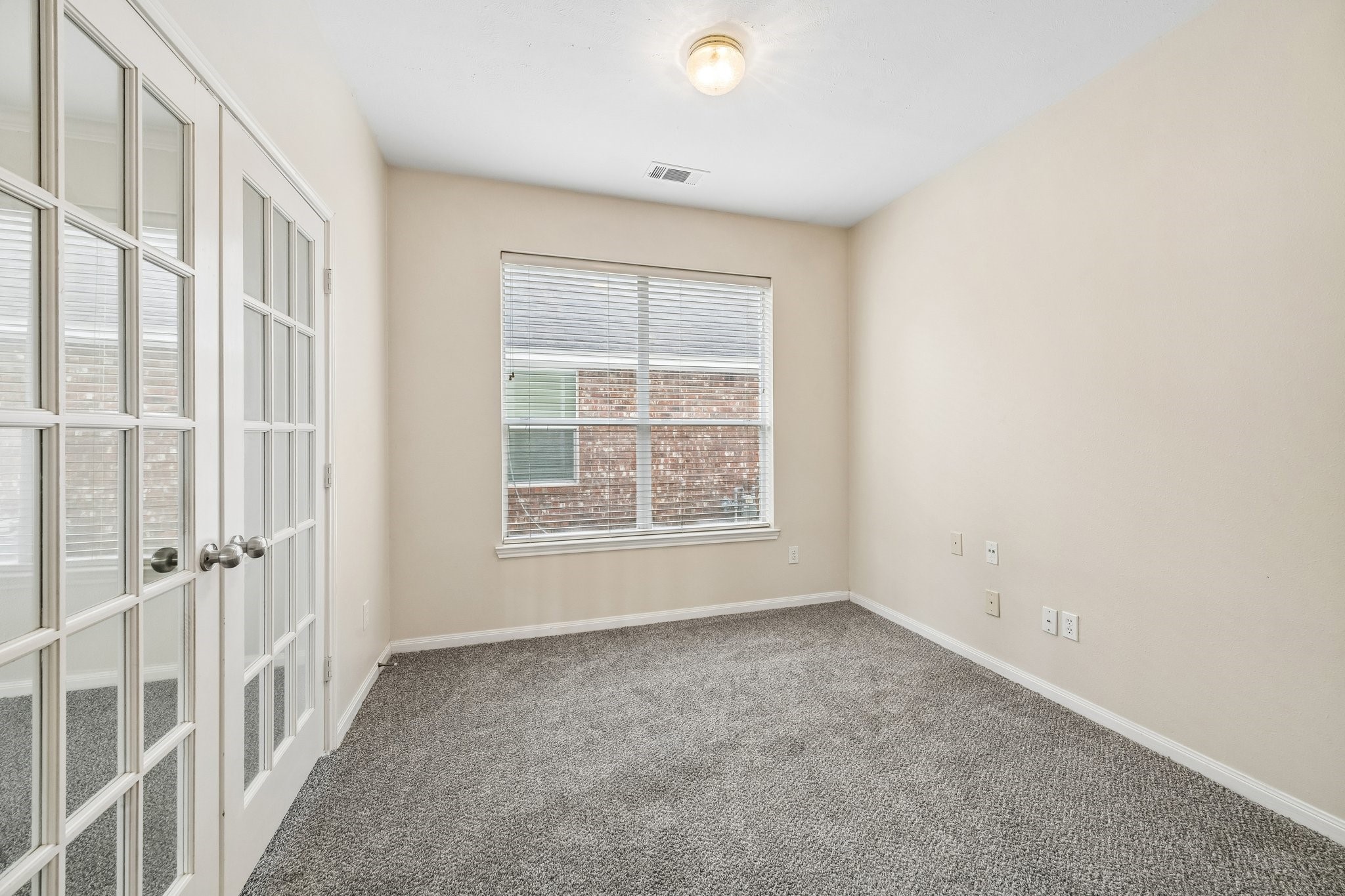 18502 Mill Path Court Property Photo 8