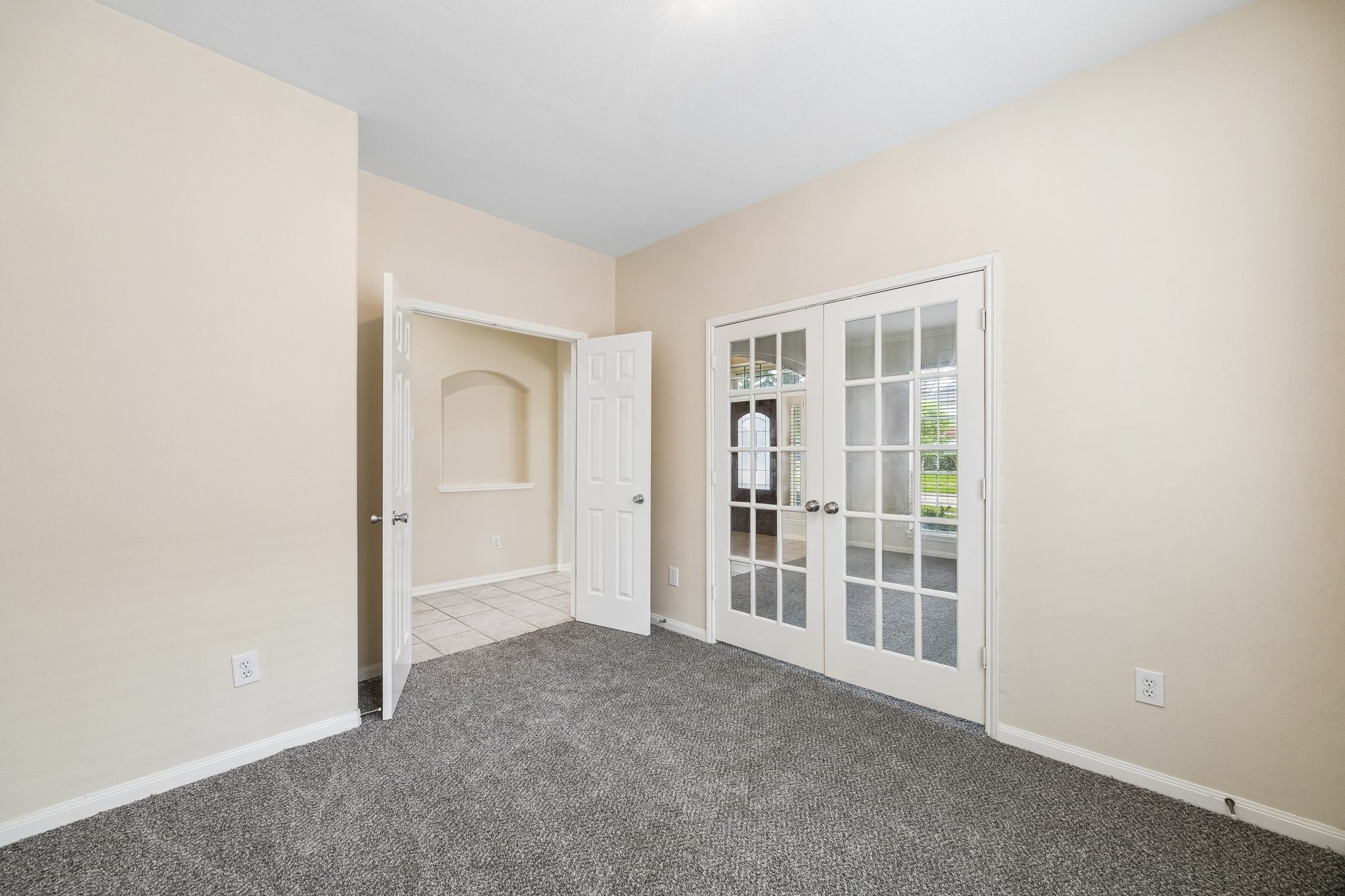 18502 Mill Path Court Property Photo 9