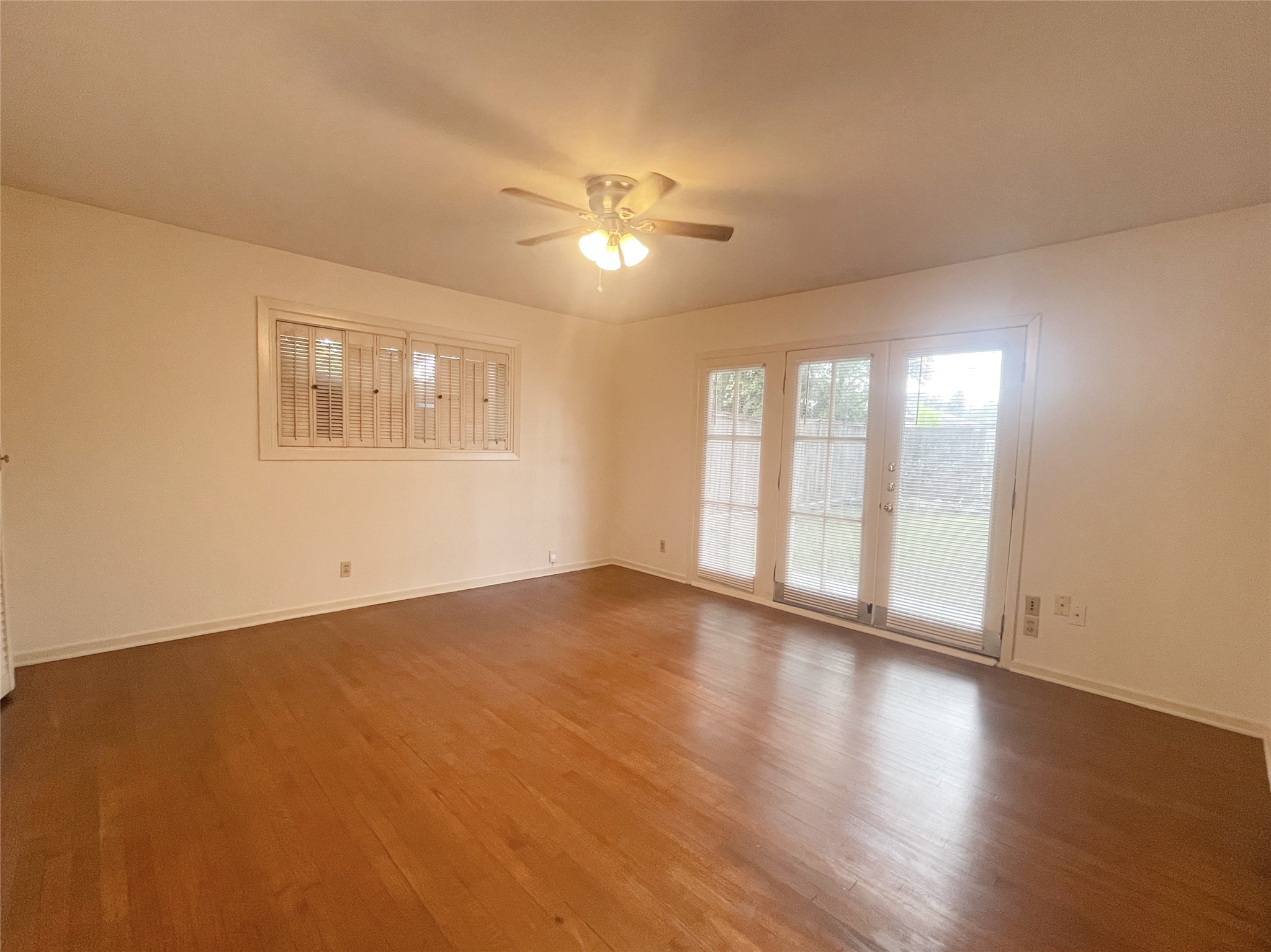 9655 Meadowcroft Drive Property Photo 10