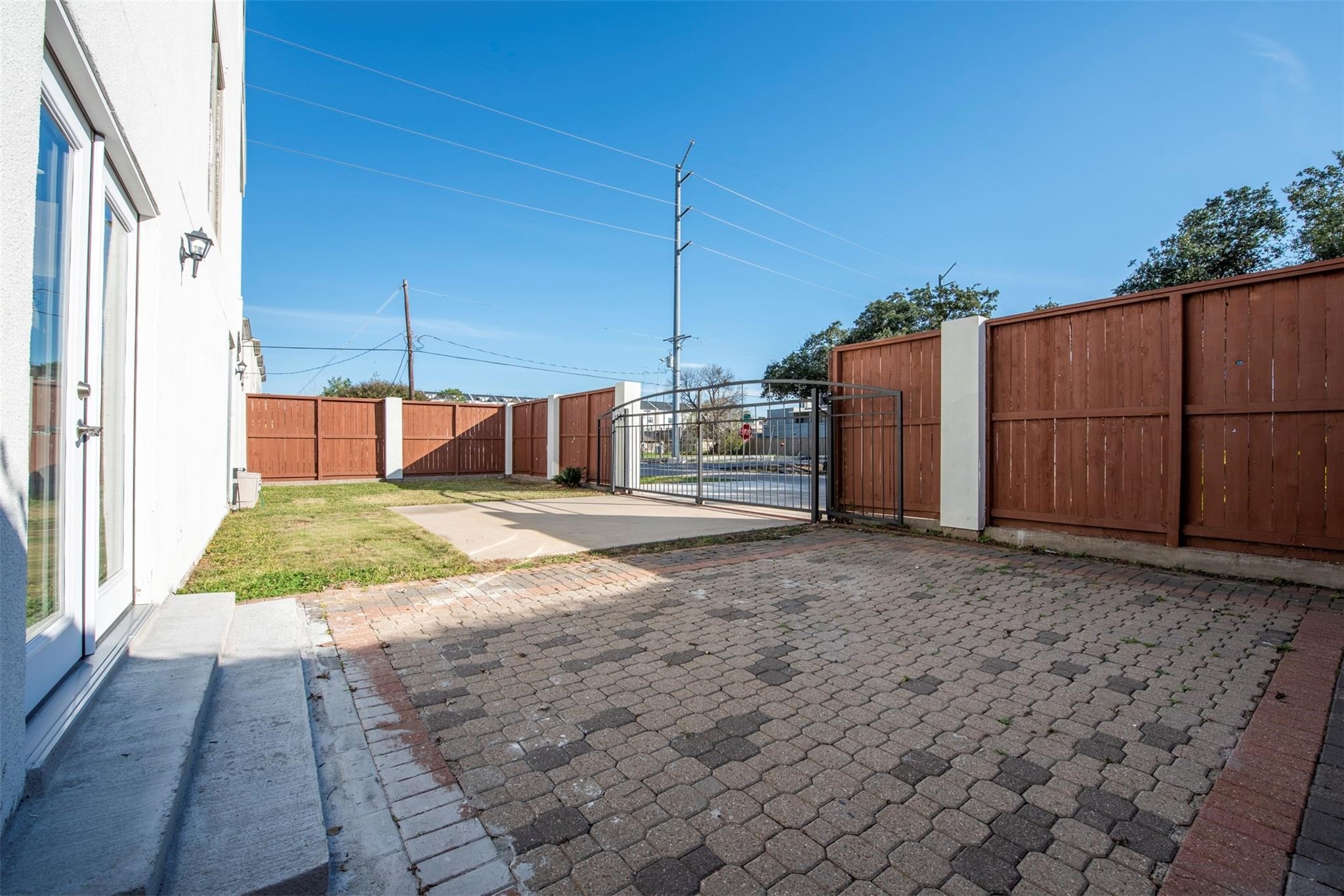 2922 Bering Drive Property Photo 11
