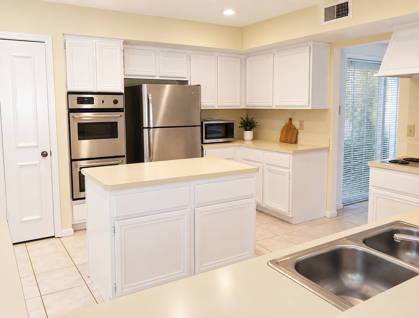 1539 Beaconshire Road Property Photo 4