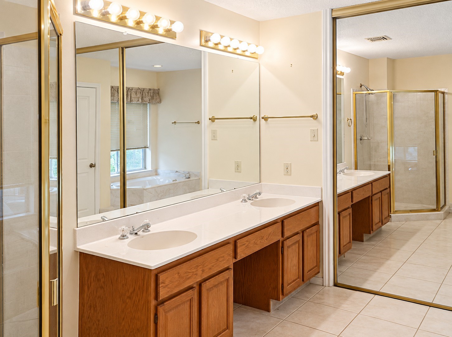 1539 Beaconshire Road Property Photo 7