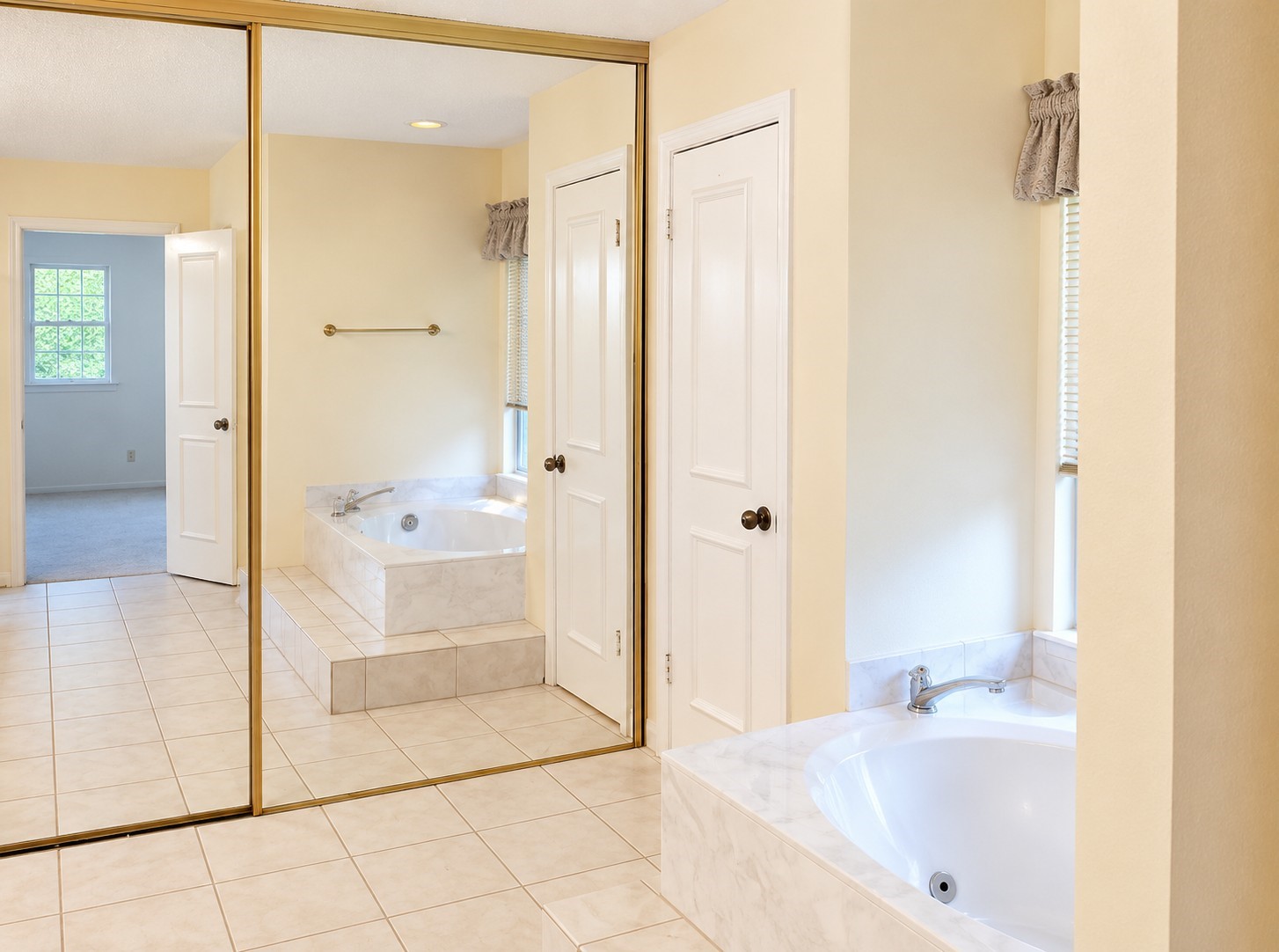 1539 Beaconshire Road Property Photo 8