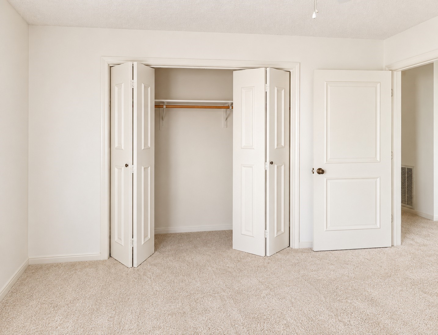 1539 Beaconshire Road Property Photo 10
