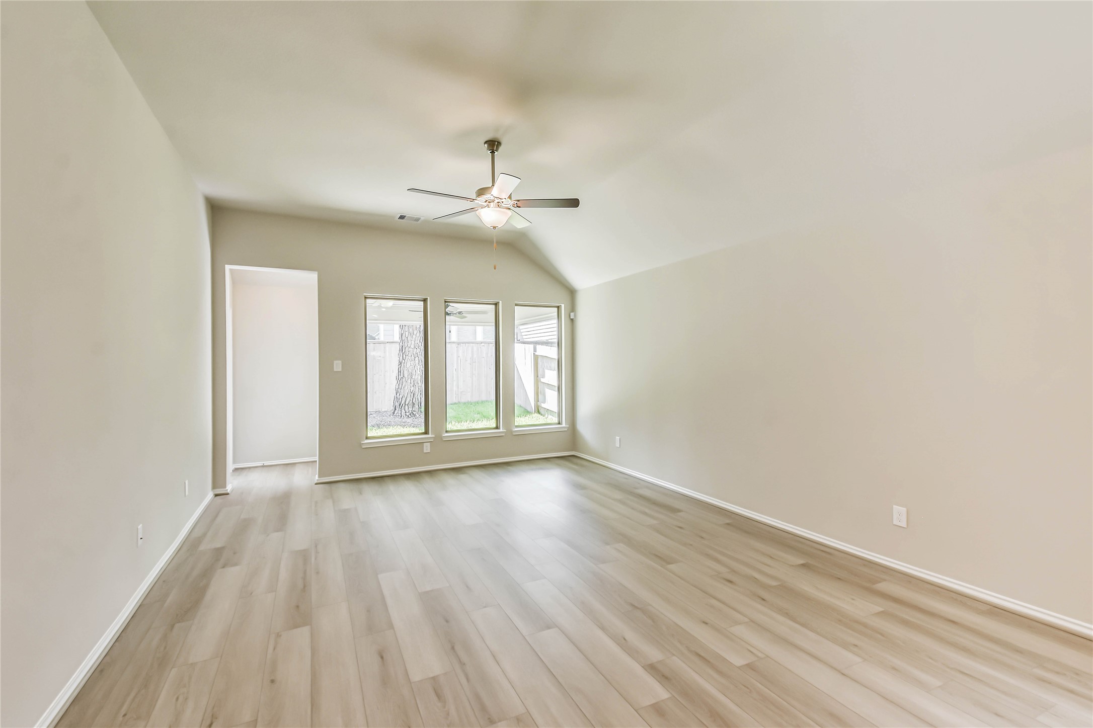 558 Sand Branch Property Photo 5