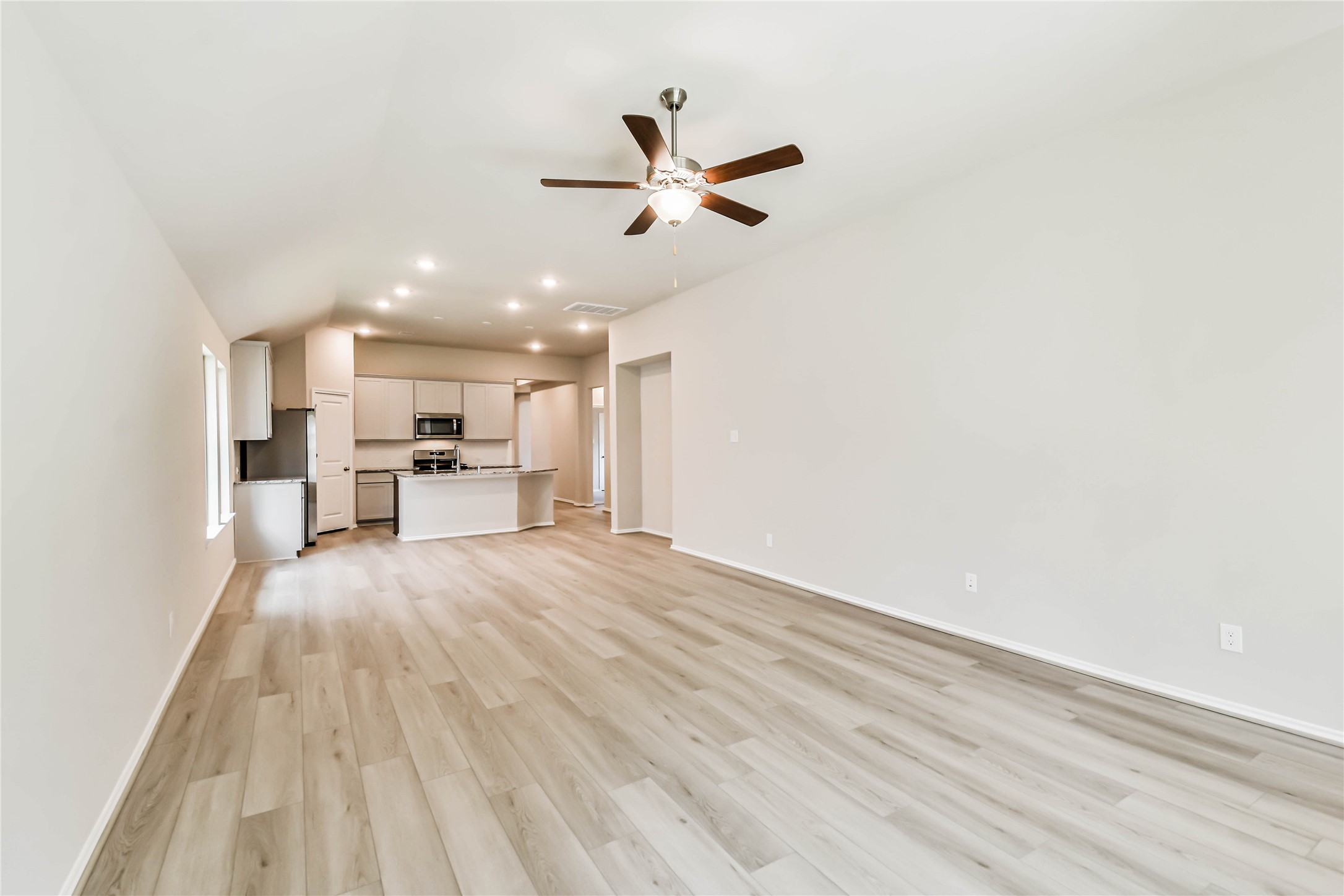 558 Sand Branch Property Photo 6