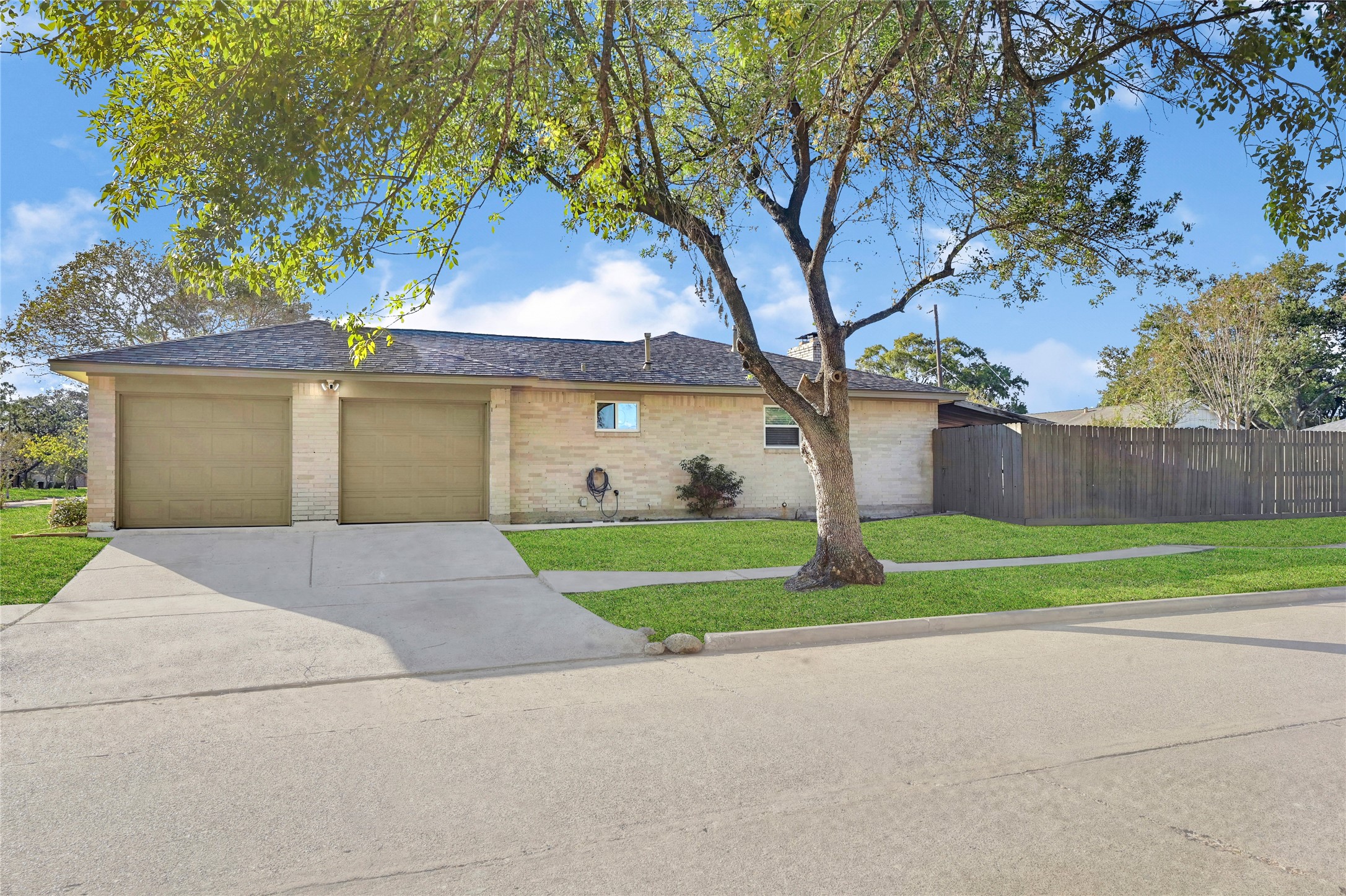 8802 Tanager Street Property Photo 4