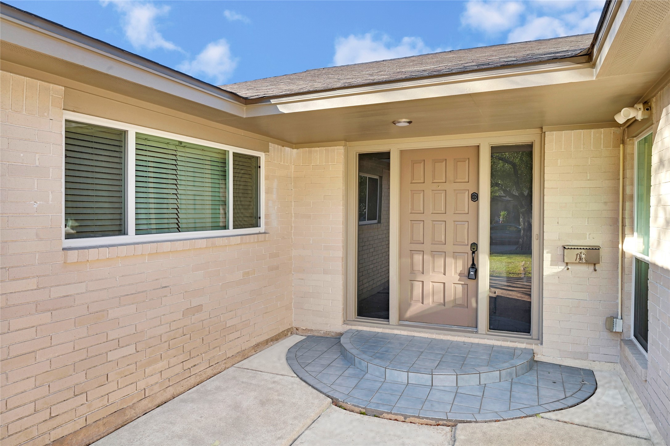 8802 Tanager Street Property Photo 5