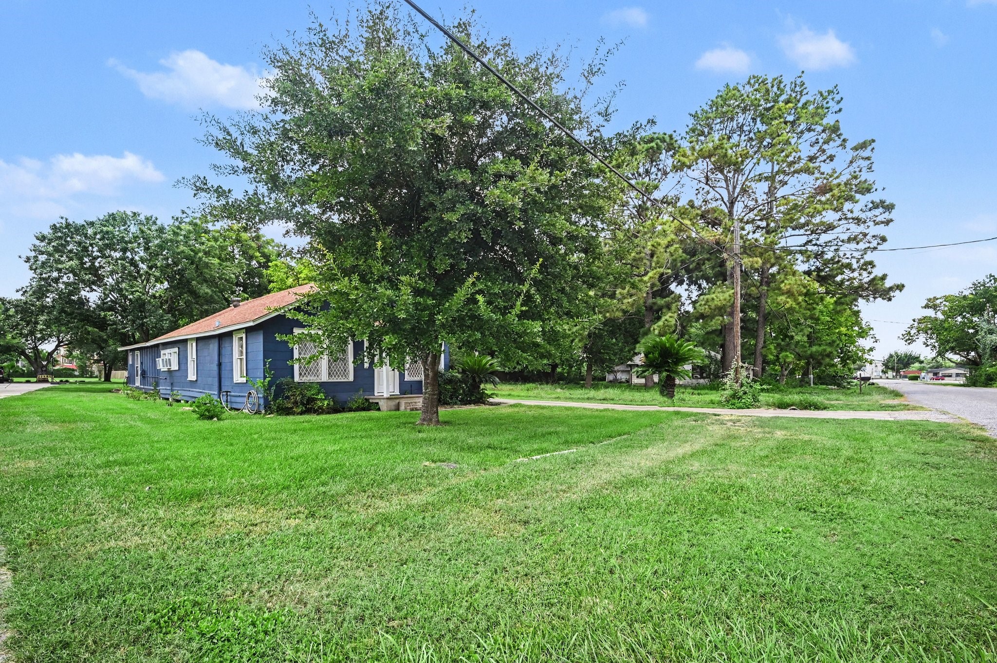 4810 Holly Ave Property Photo 4