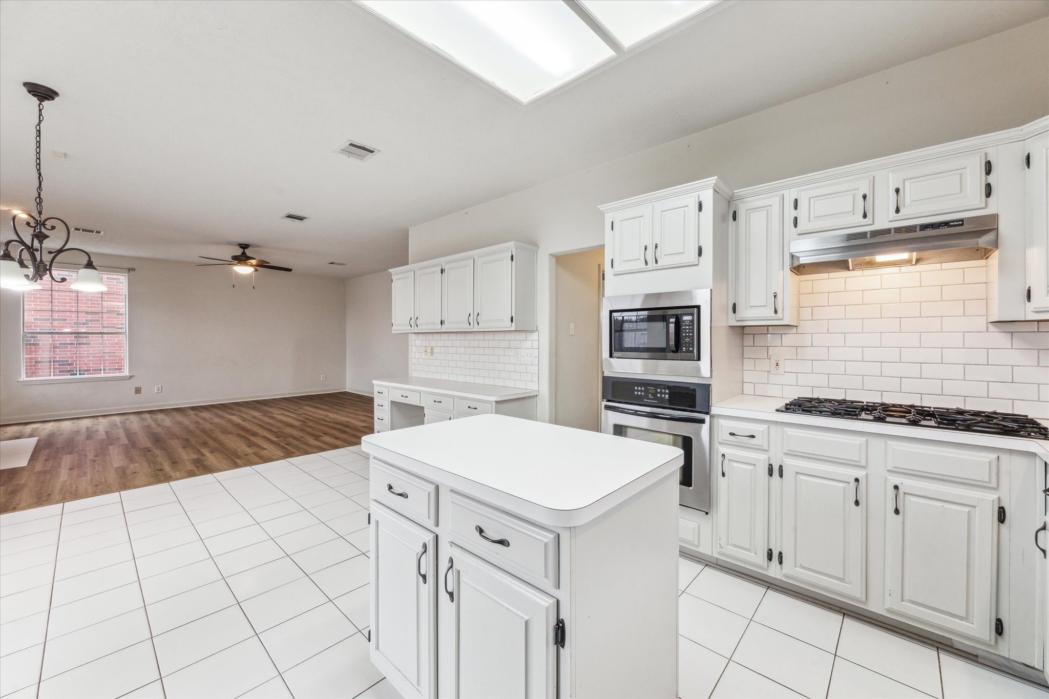 2212 Golden Sails Drive Property Photo 12