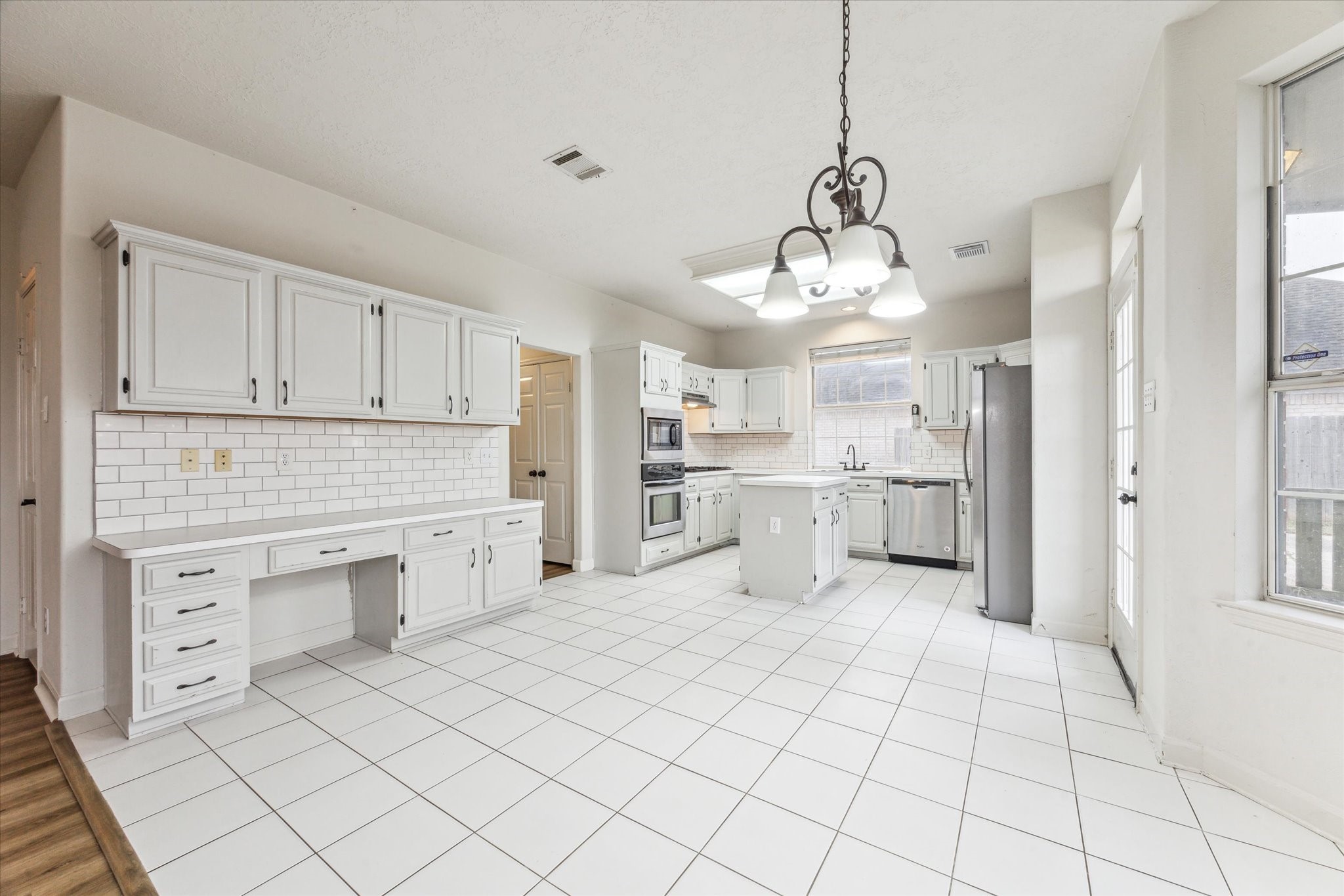 2212 Golden Sails Drive Property Photo 13