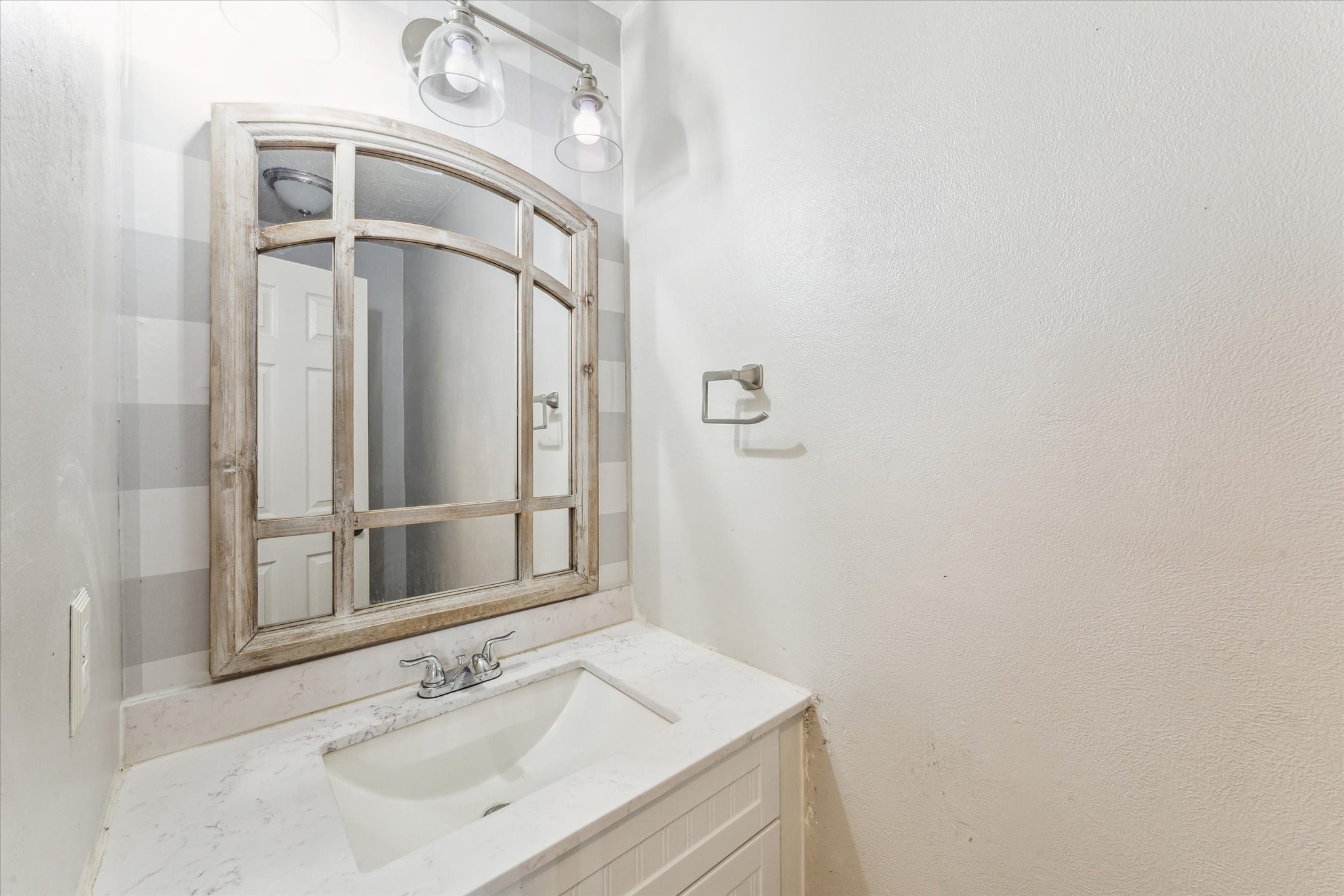 2212 Golden Sails Drive Property Photo 15
