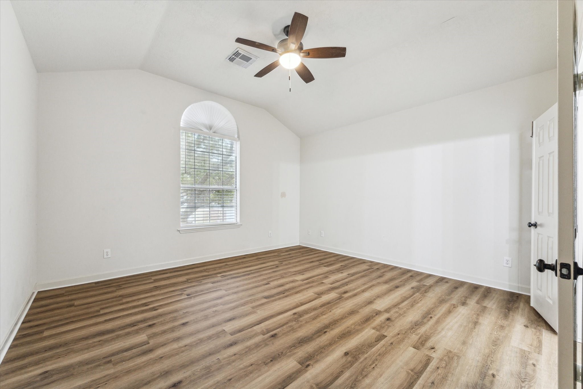 2212 Golden Sails Drive Property Photo 16