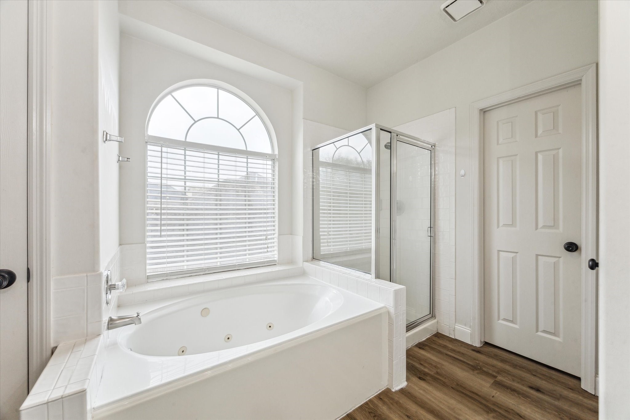 2212 Golden Sails Drive Property Photo 18