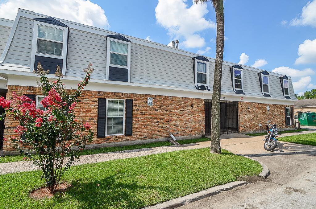 1423 Hawthorne 16 Property Photo 1