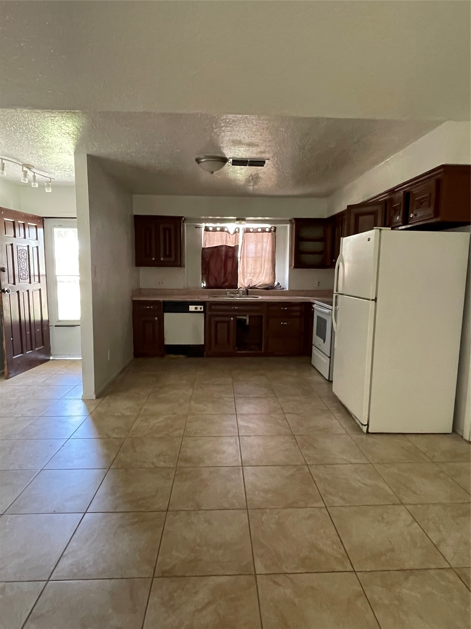 12522 Corning Drive Property Photo 2