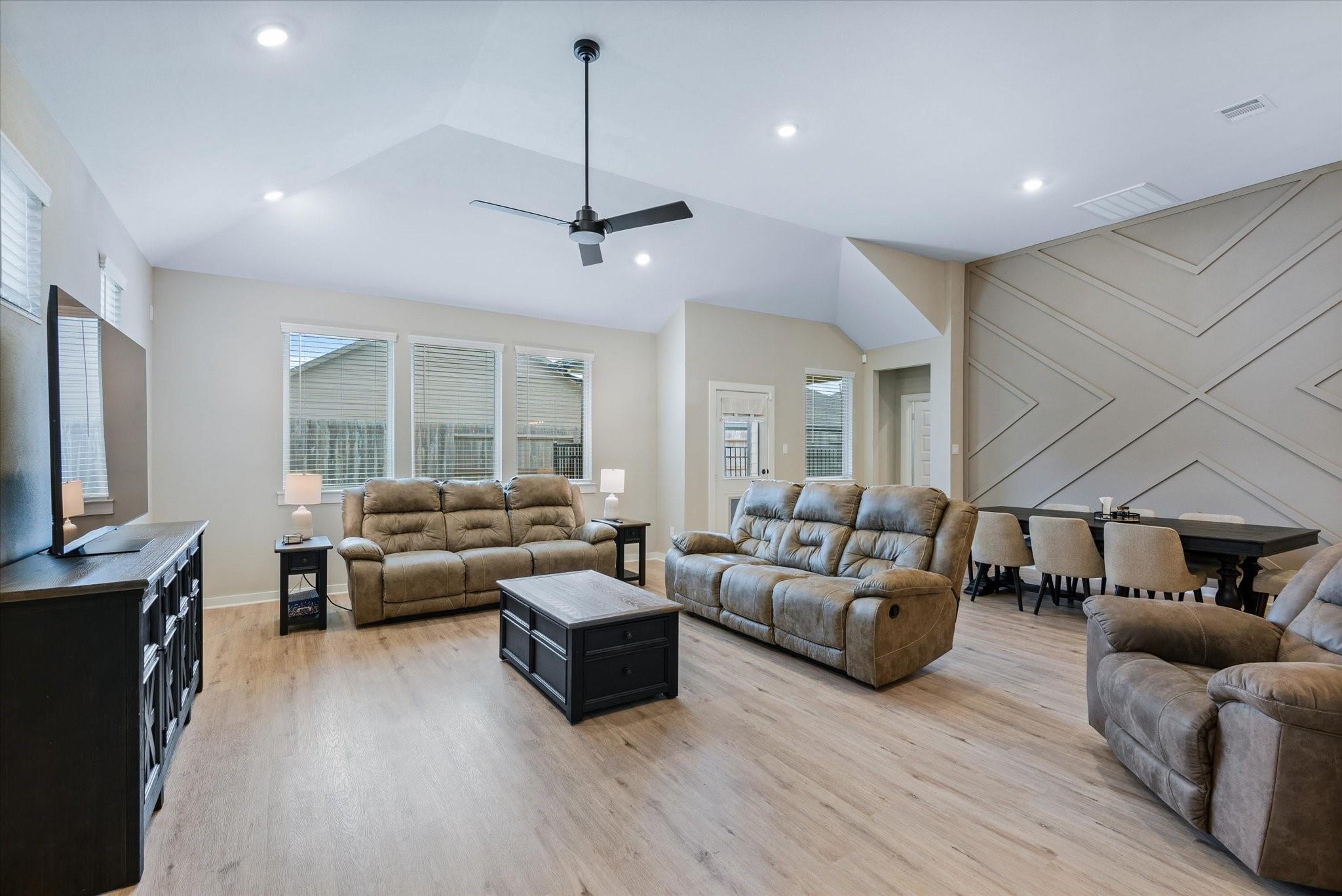 456 Lake Line Drive, Alvin Tx 77511 Property Photo 7