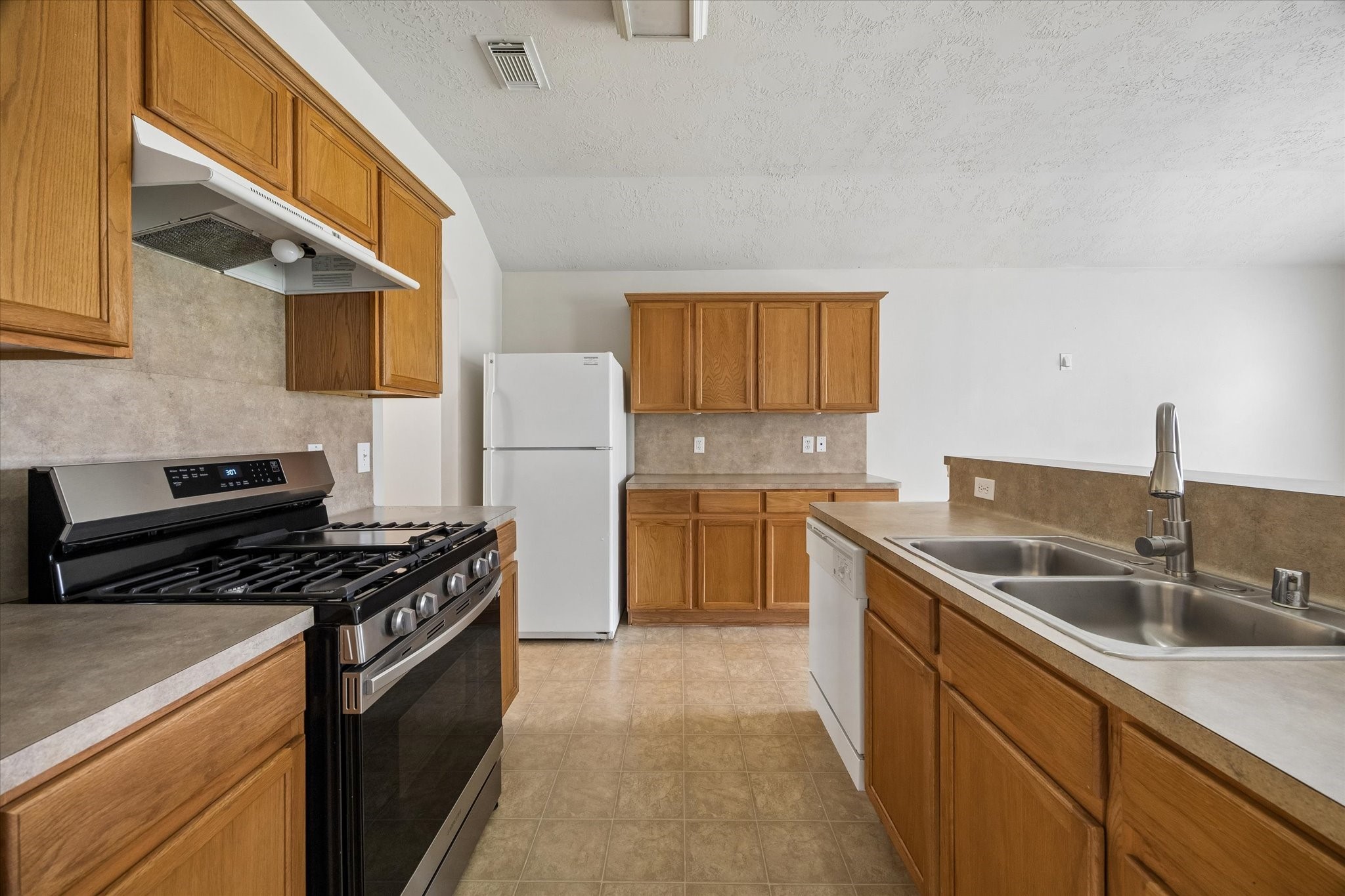 8022 Indian Desert Drive Property Photo 7