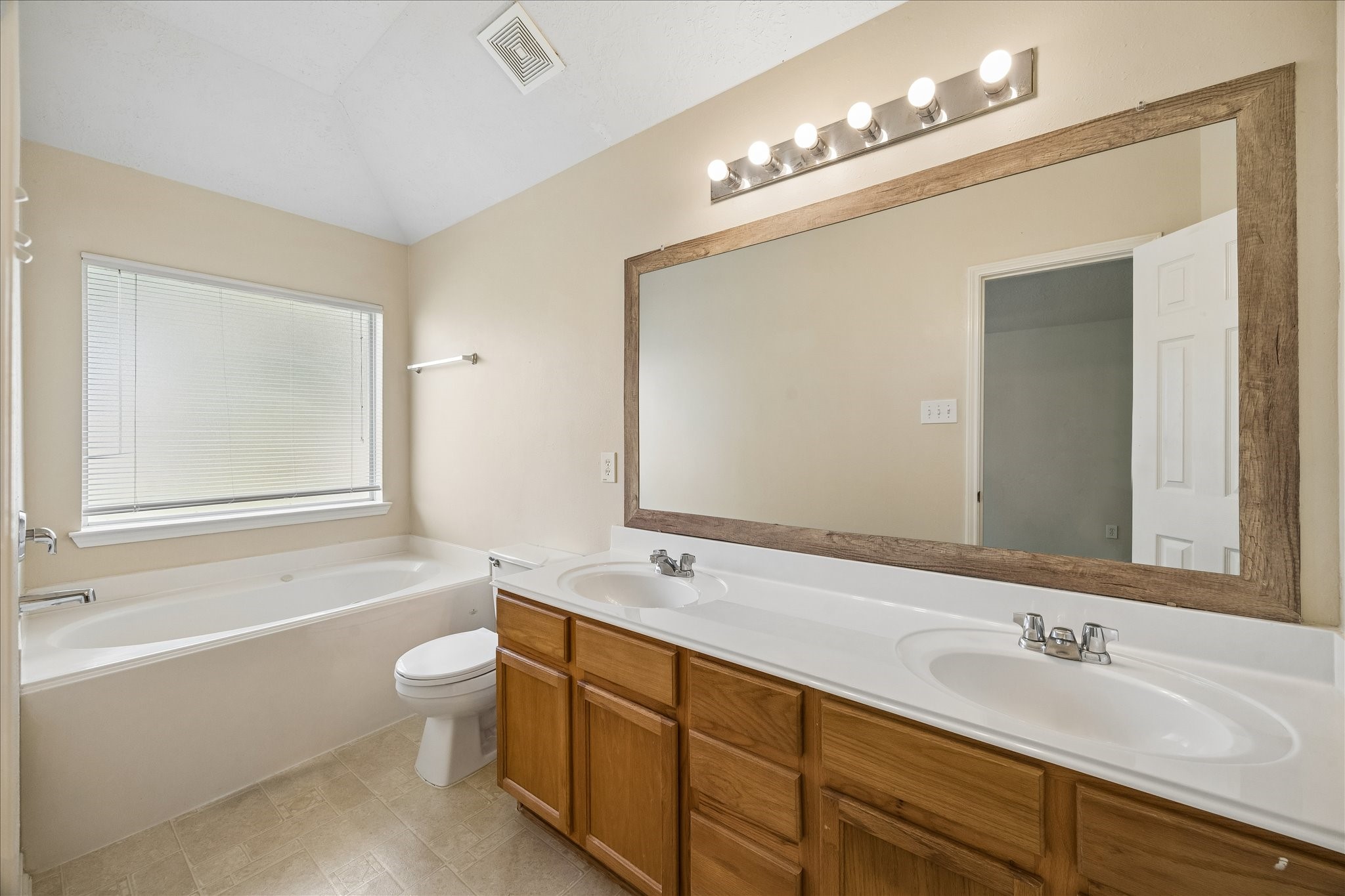 8022 Indian Desert Drive Property Photo 12